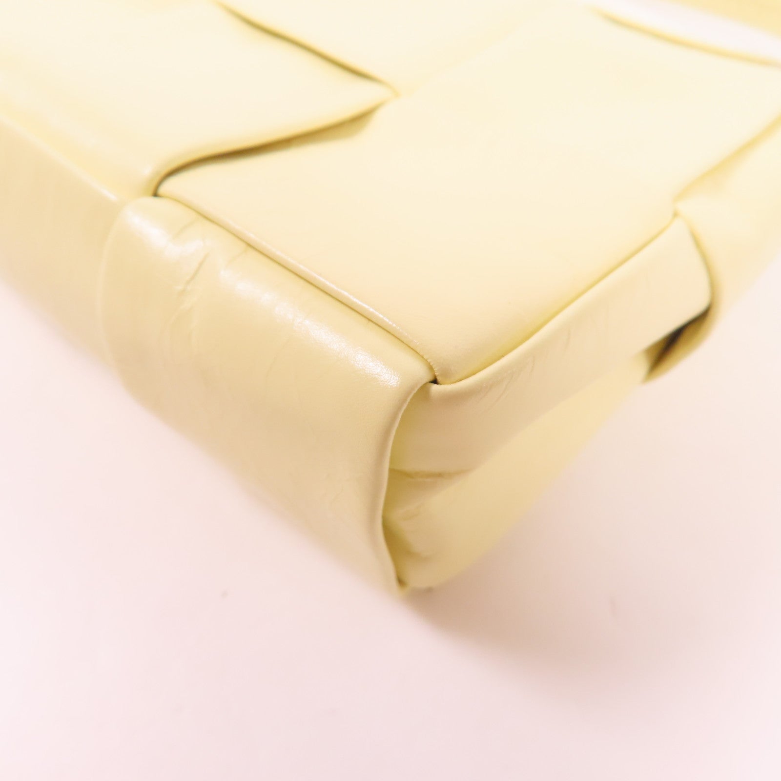 BOTTEGA VENETA 【激減優惠】牛皮皮革Cassette銀扣肩背袋