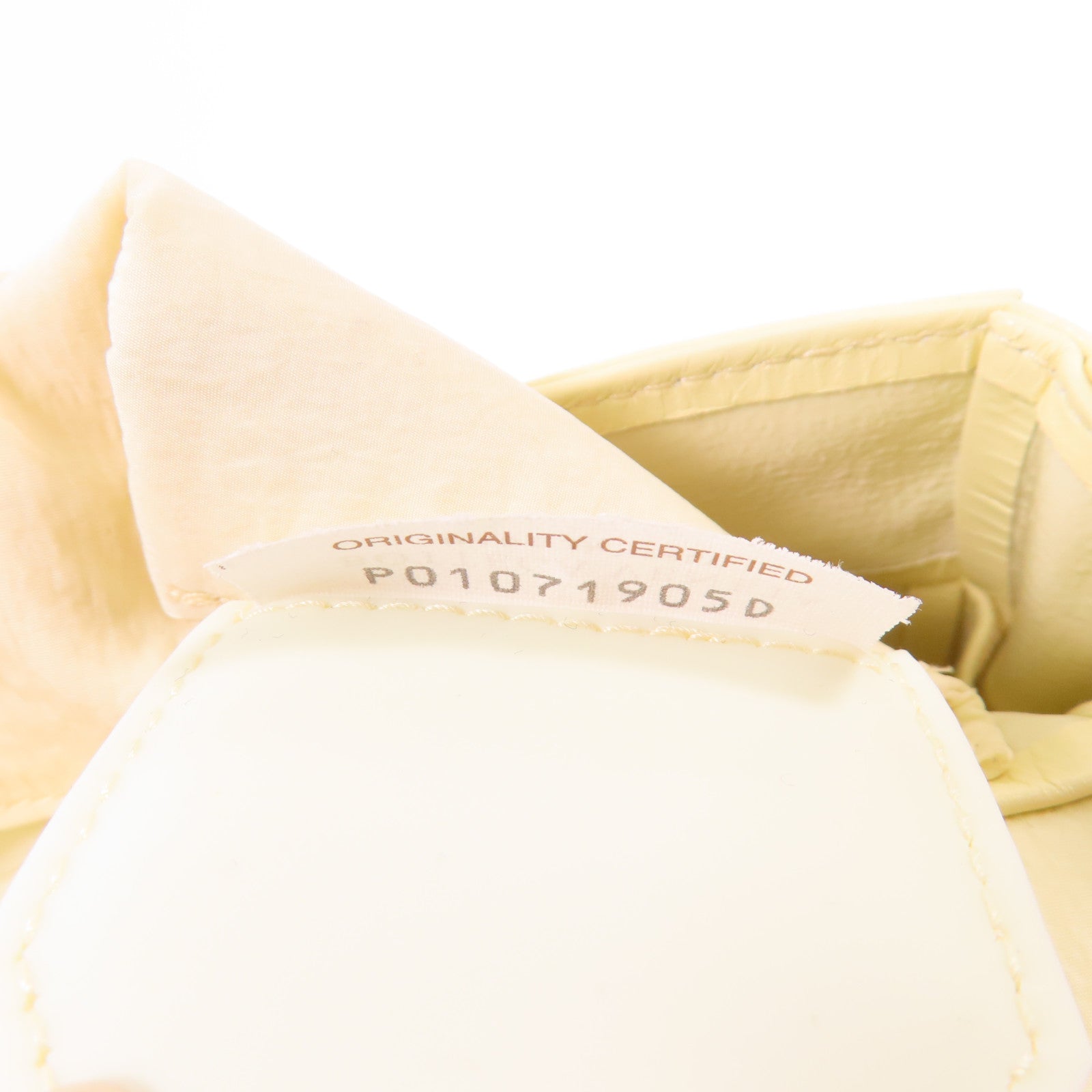 BOTTEGA VENETA 【激減優惠】牛皮皮革Cassette銀扣肩背袋