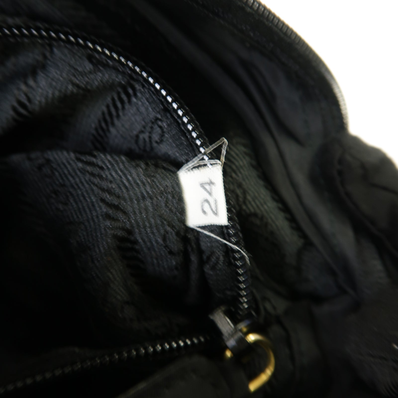 PRADA 尼龍Tessuto Metallo金扣手挽袋黑色