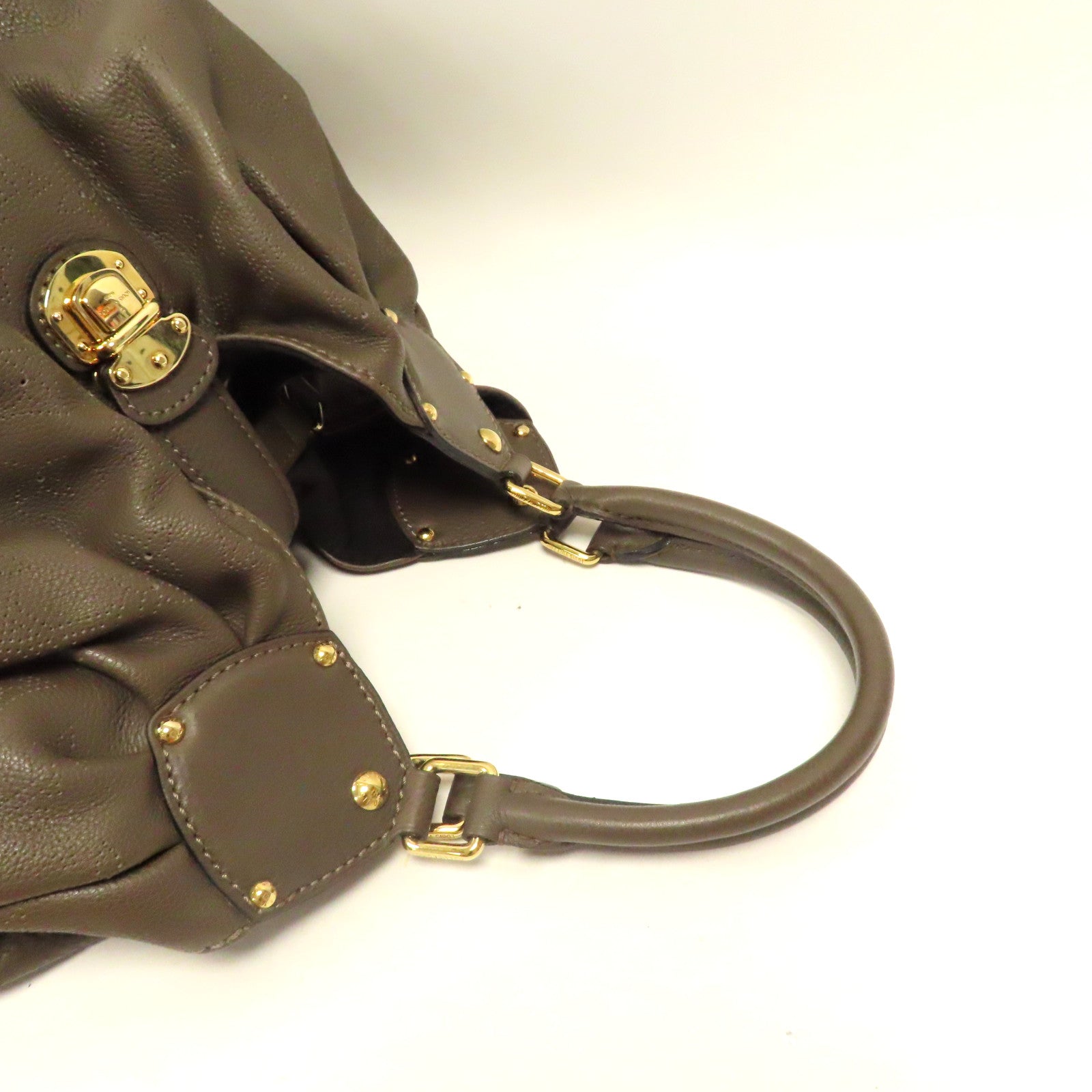 LOUIS VUITTON 【激減優惠】Mahina Ladies Mahina Leather金扣手挽袋灰色