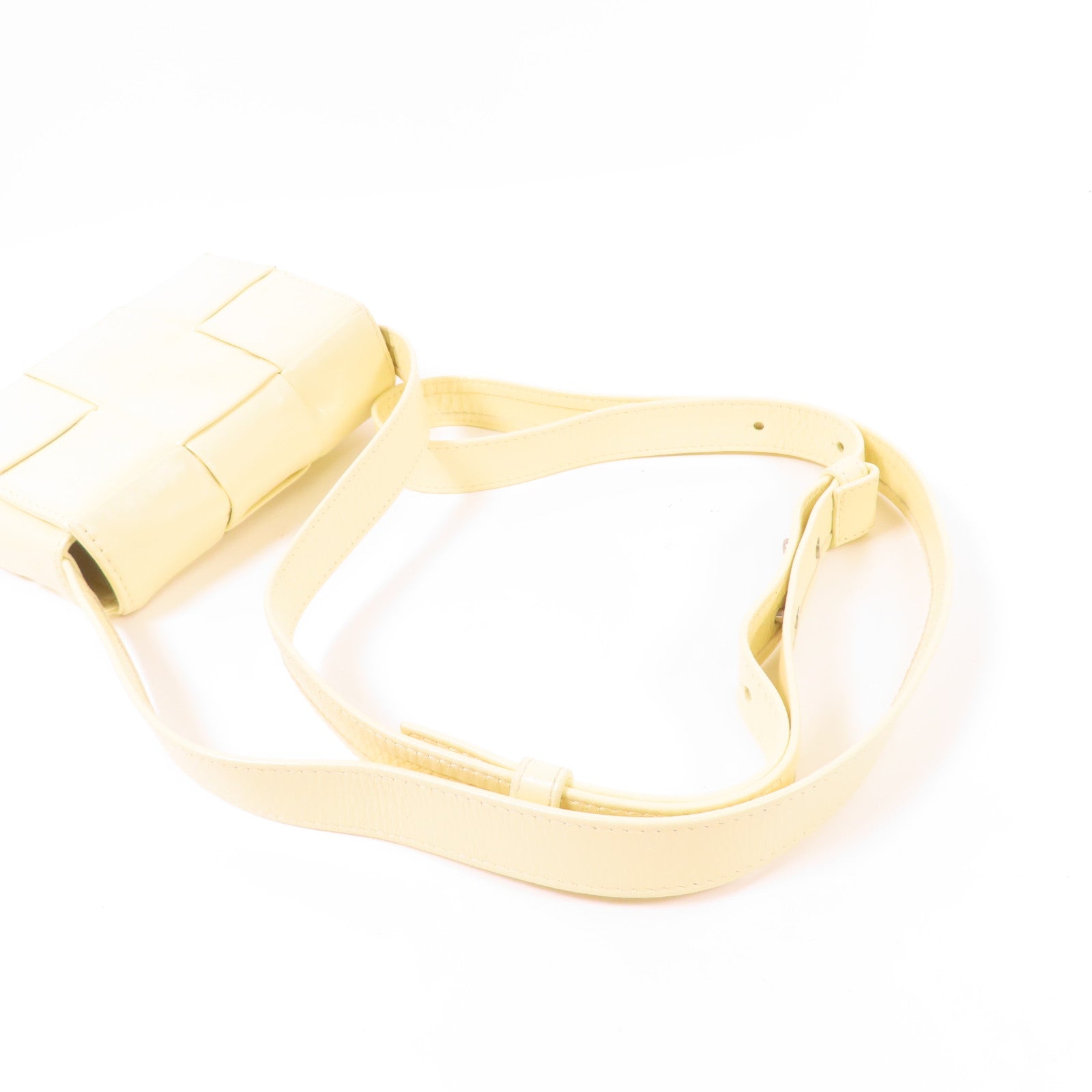 BOTTEGA VENETA 【激減優惠】牛皮皮革Cassette銀扣肩背袋