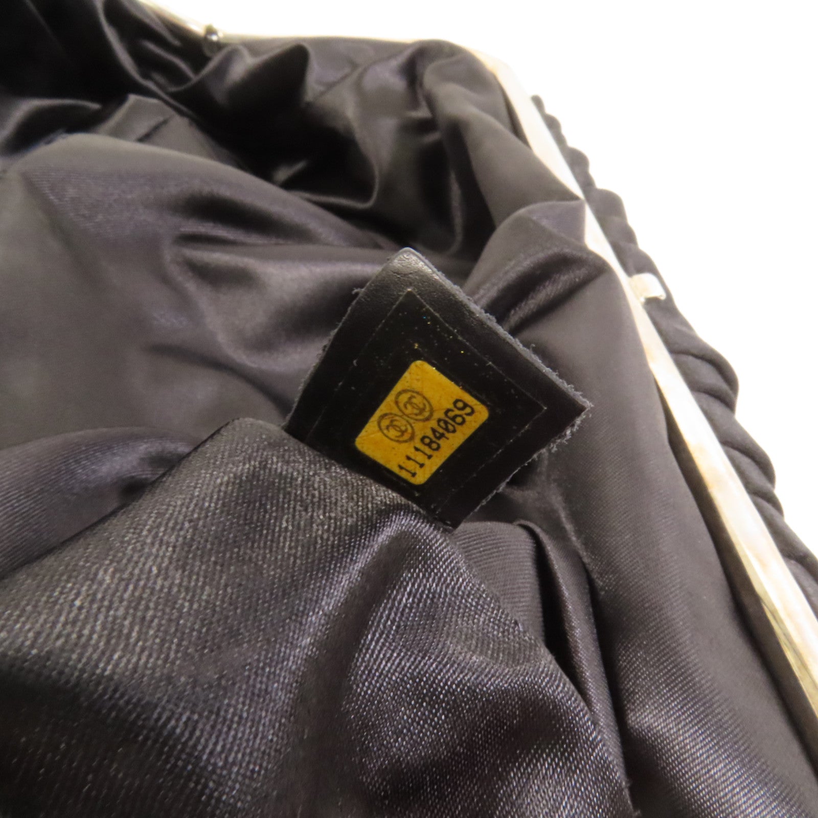 CHANEL Satin Vintage Handbag銀扣手挽袋