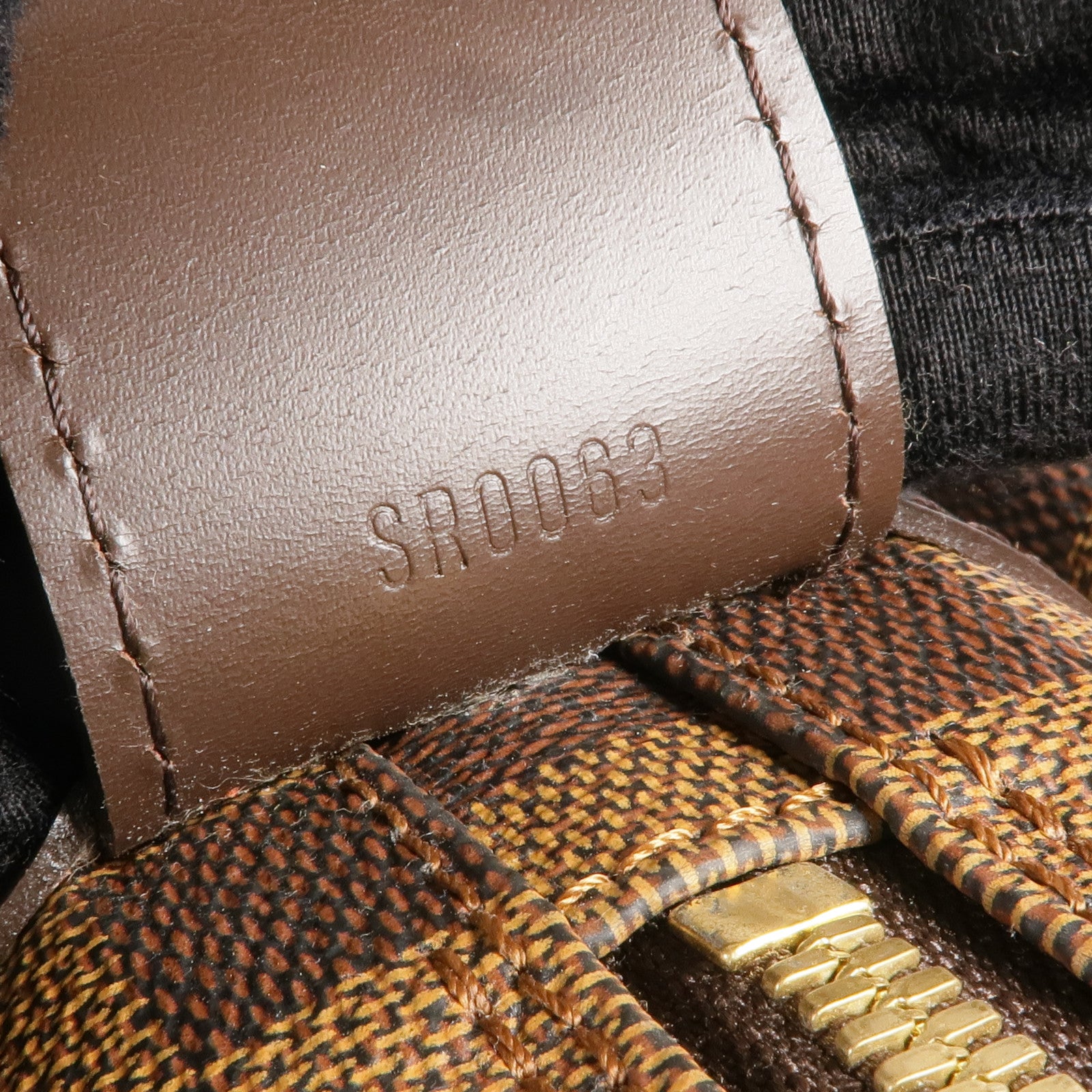 LOUIS VUITTON Damier Naviglio金扣肩背袋