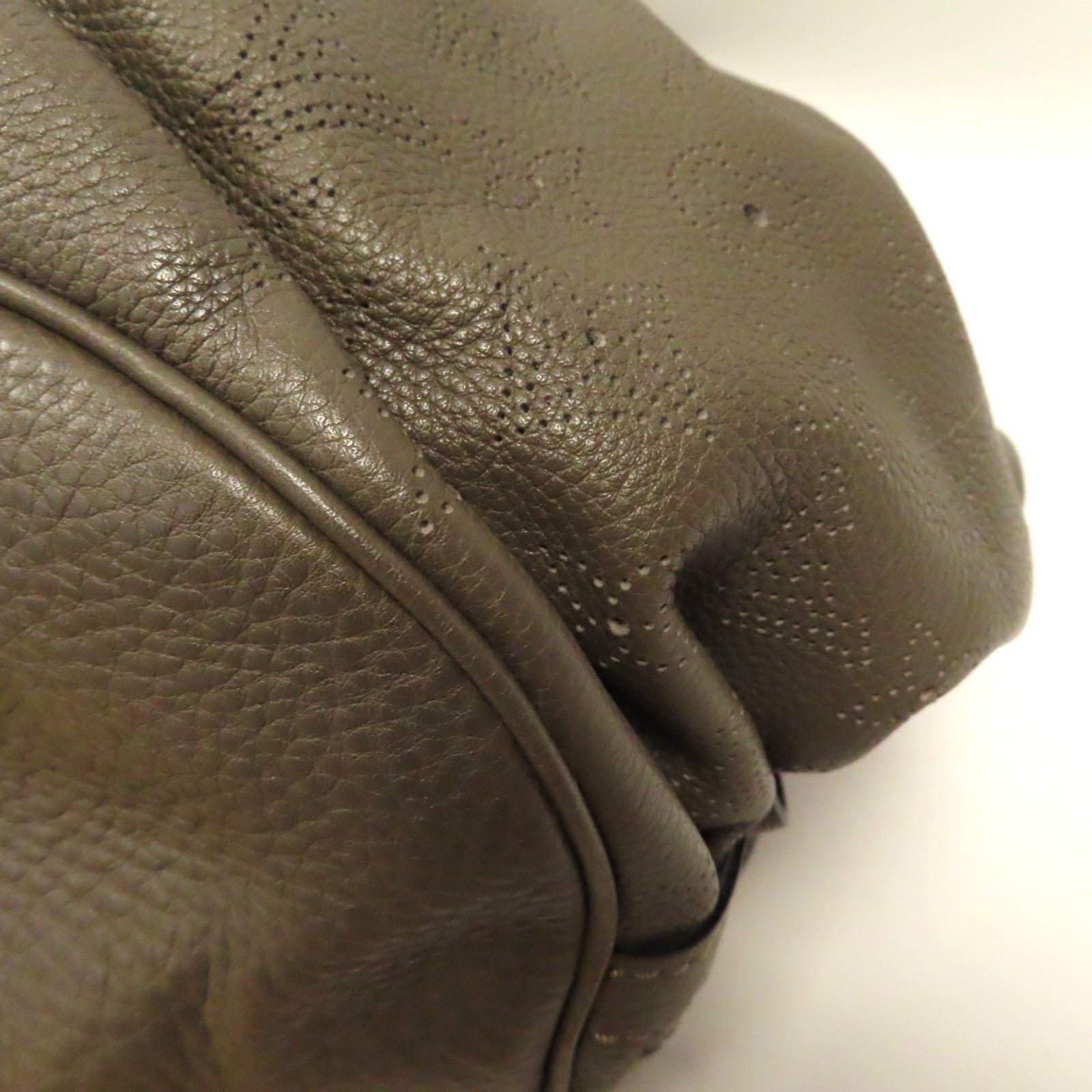 LOUIS VUITTON 【激減優惠】Mahina Ladies Mahina Leather金扣手挽袋灰色