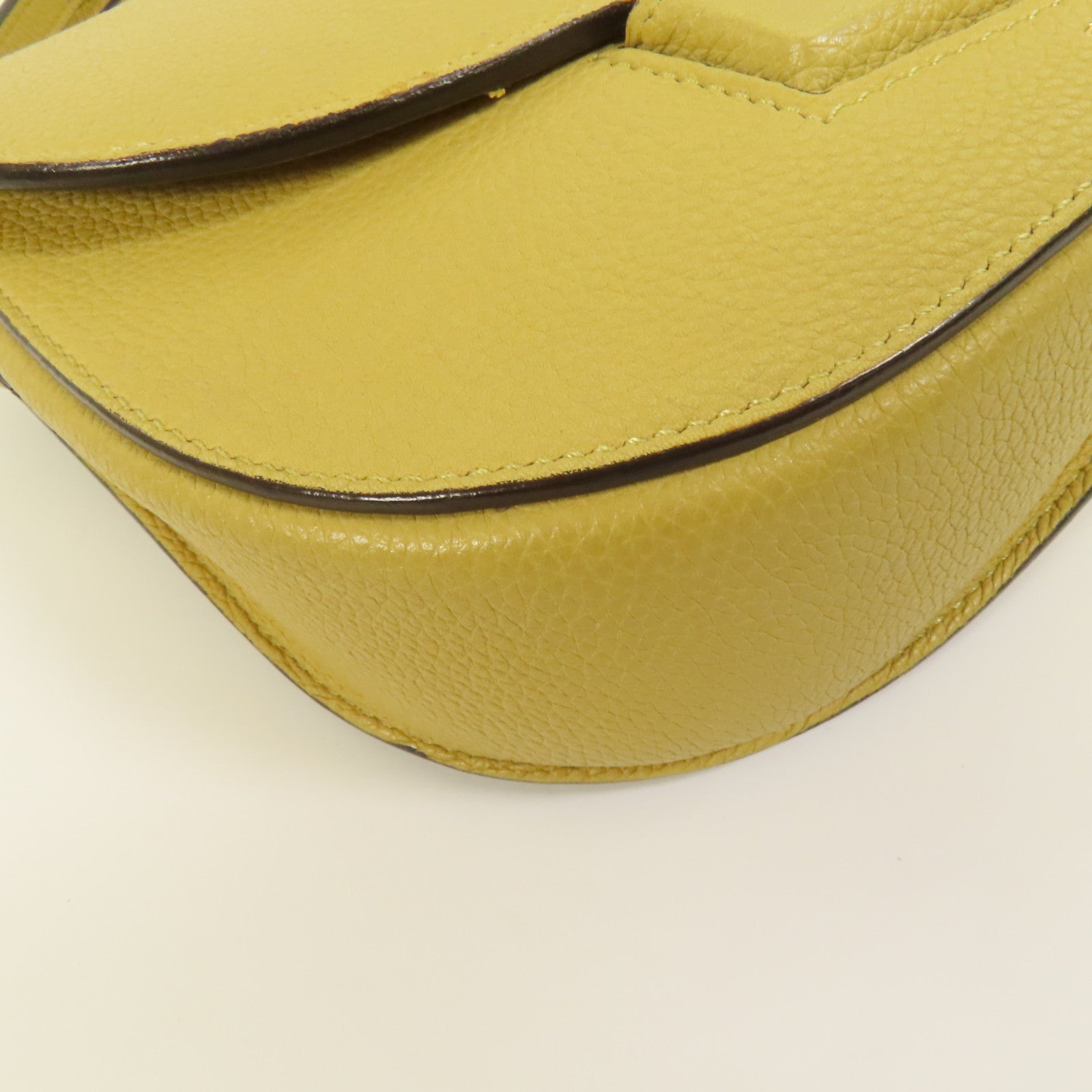 CELINE 牛皮皮革Trotteur金扣肩背袋