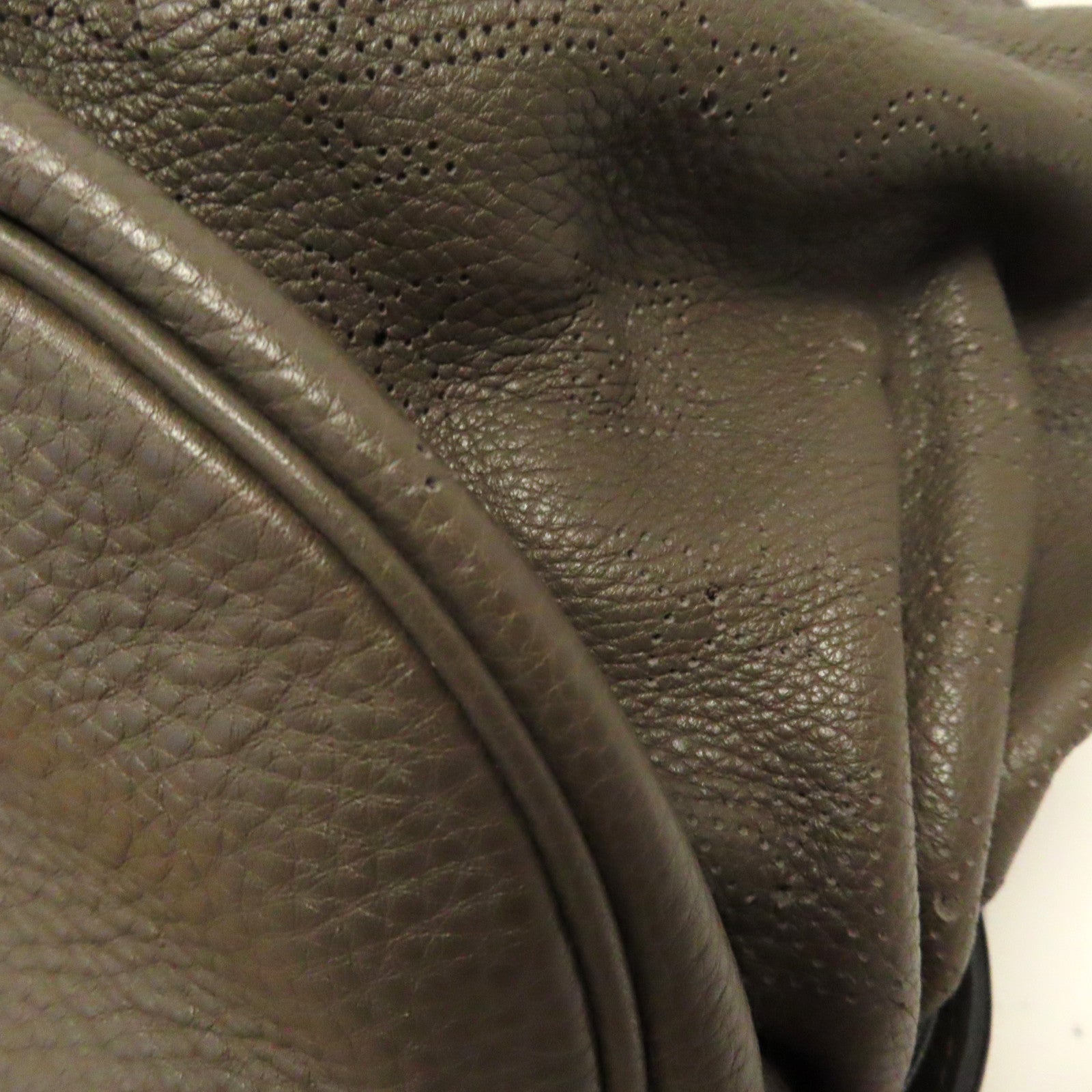 LOUIS VUITTON 【激減優惠】Mahina Ladies Mahina Leather金扣手挽袋灰色