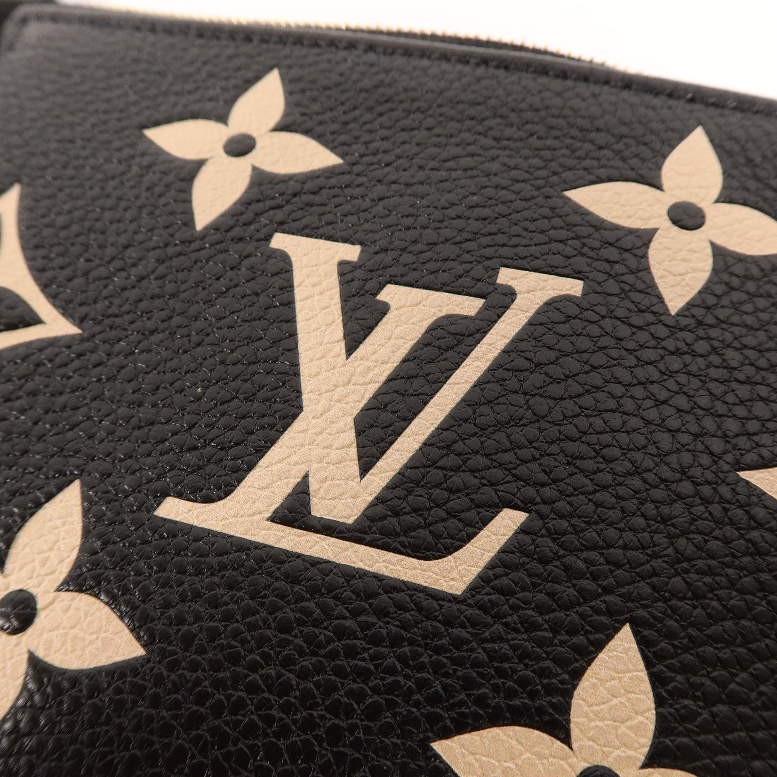LOUIS VUITTON Monogram Empreinte Mini Pochette鏈帶手挽袋
