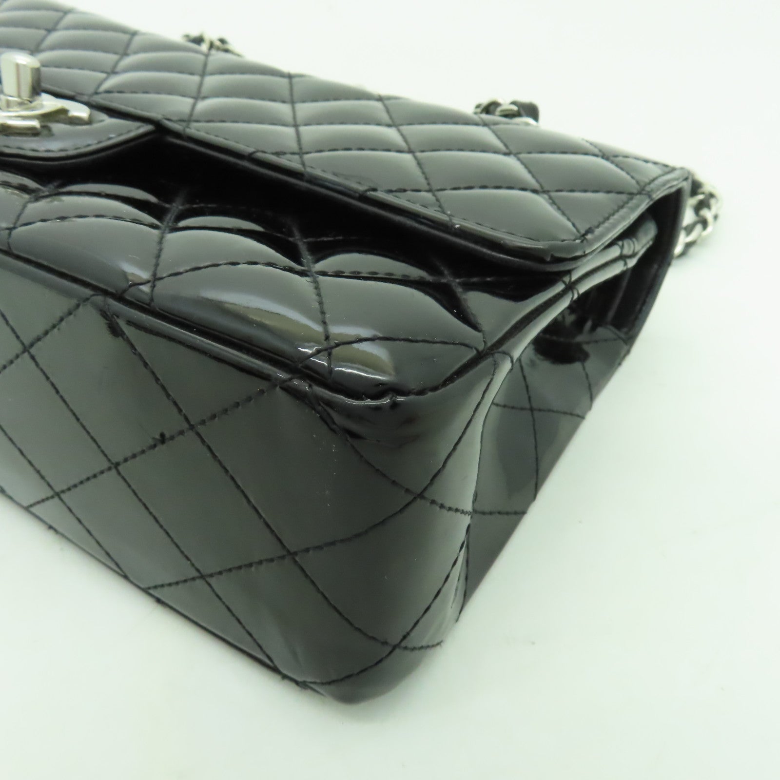 CHANEL 【清倉大減價】菱格漆皮皮革Chain Shoulder銀扣鏈帶肩背袋黑色