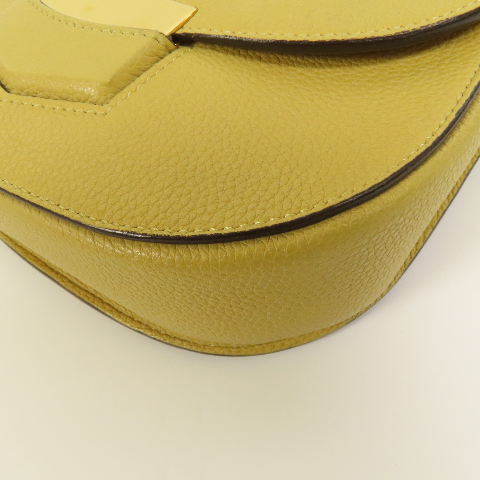 CELINE 牛皮皮革Trotteur金扣肩背袋