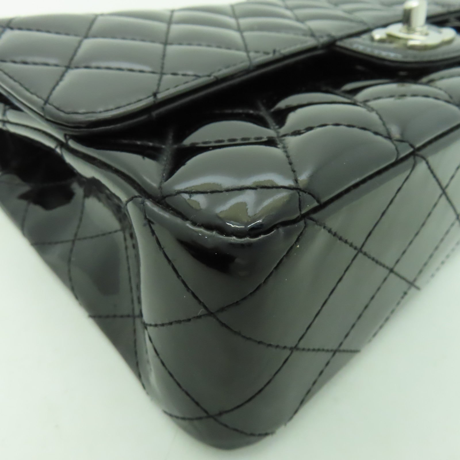 CHANEL 【清倉大減價】菱格漆皮皮革Chain Shoulder銀扣鏈帶肩背袋黑色