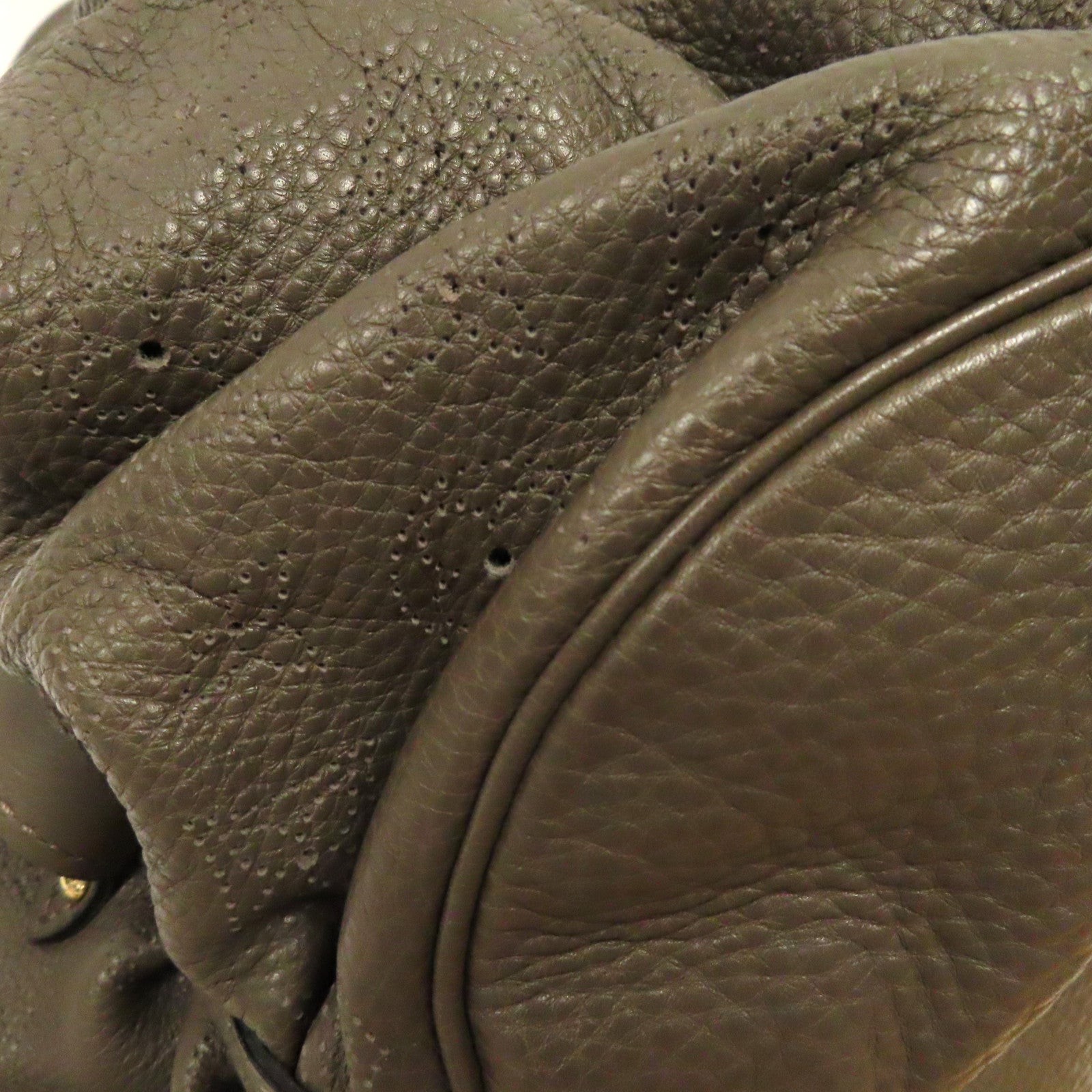 LOUIS VUITTON 【激減優惠】Mahina Ladies Mahina Leather金扣手挽袋灰色