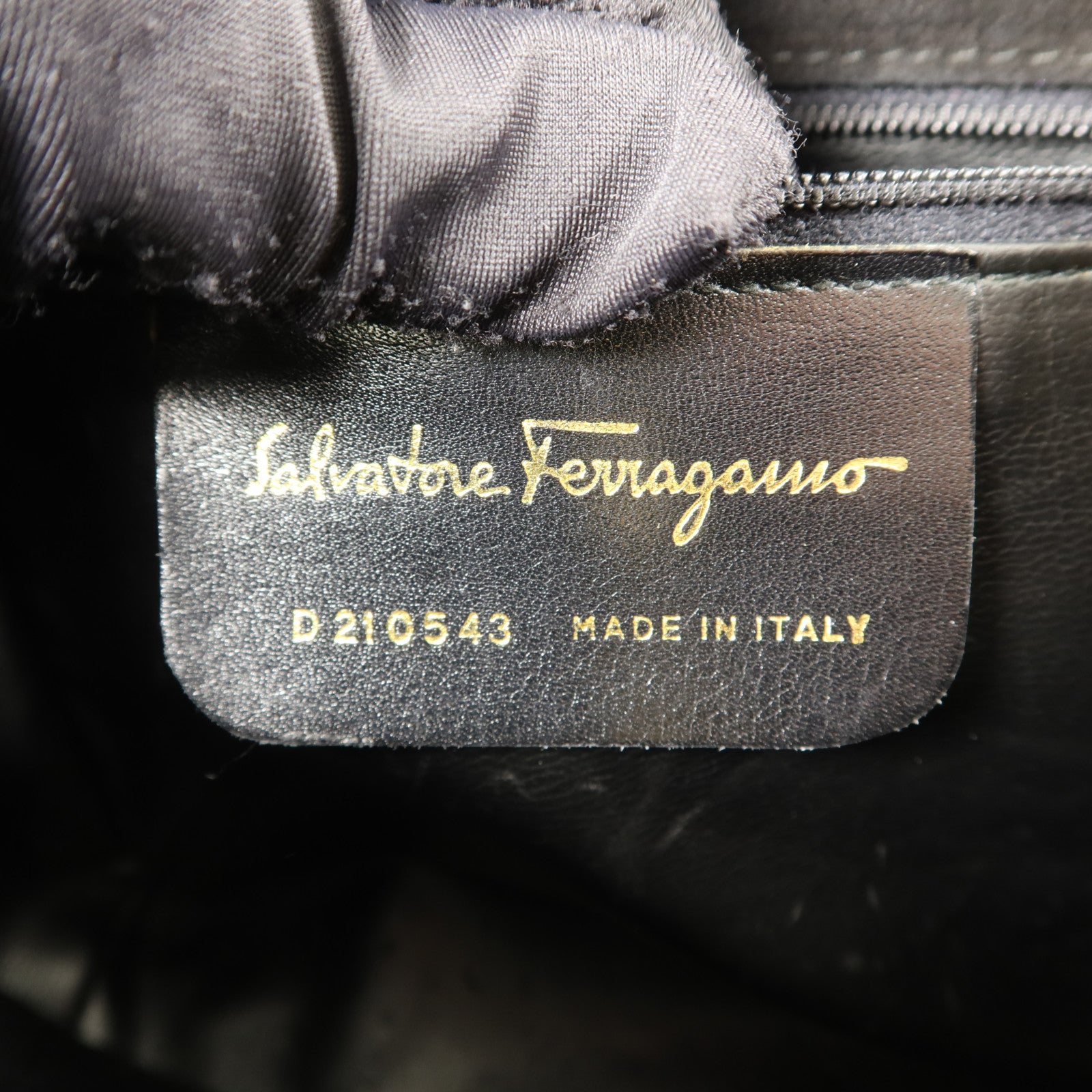 Salvatore Ferragamo 麂皮皮革Shoulder Bag鏈帶肩背袋