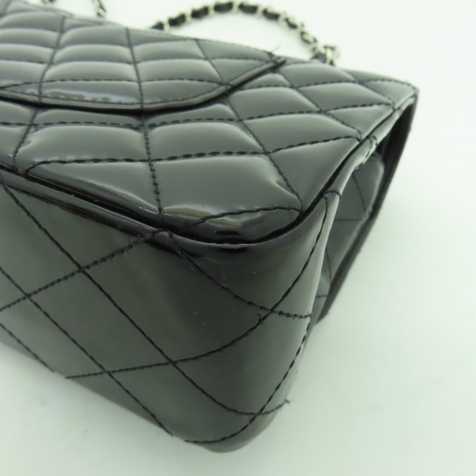 CHANEL 【清倉大減價】菱格漆皮皮革Chain Shoulder銀扣鏈帶肩背袋黑色