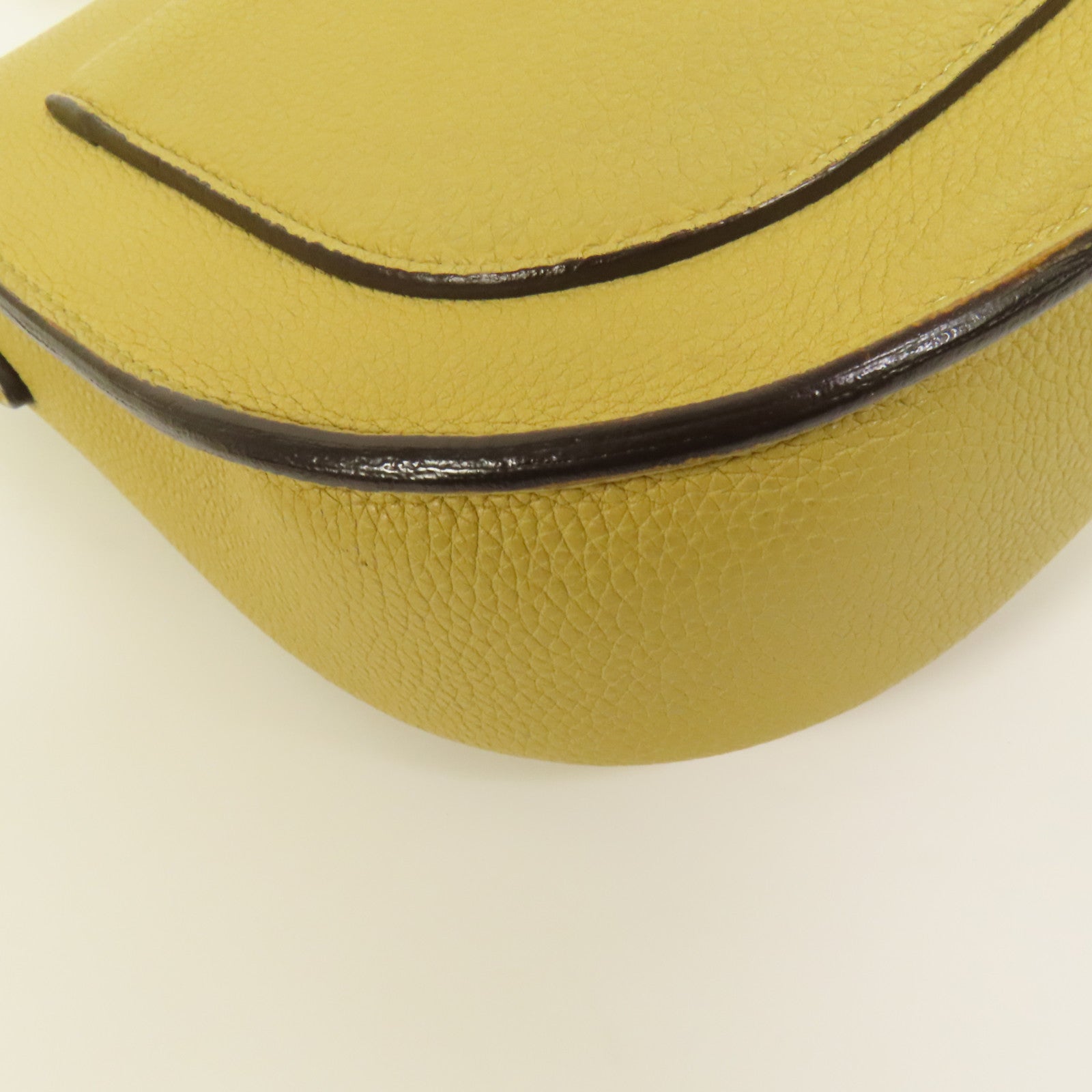 CELINE 牛皮皮革Trotteur金扣肩背袋