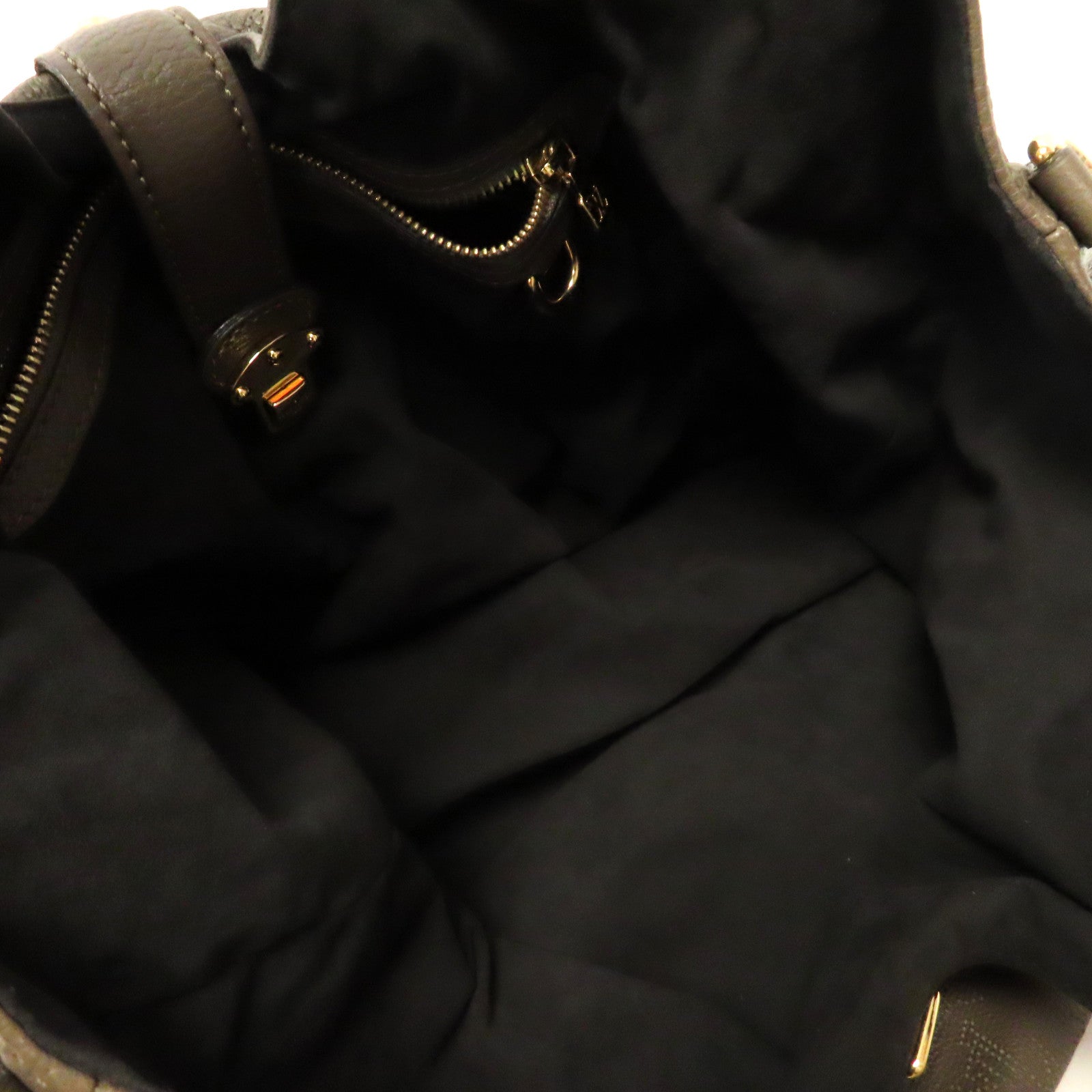 LOUIS VUITTON 【激減優惠】Mahina Ladies Mahina Leather金扣手挽袋灰色