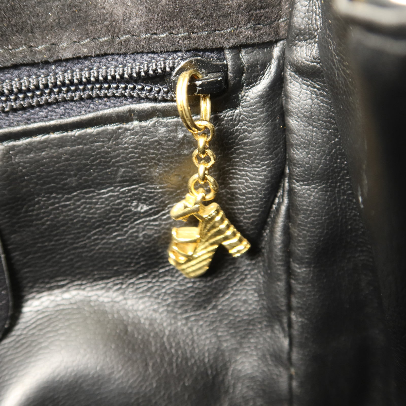 Salvatore Ferragamo 麂皮皮革Shoulder Bag鏈帶肩背袋
