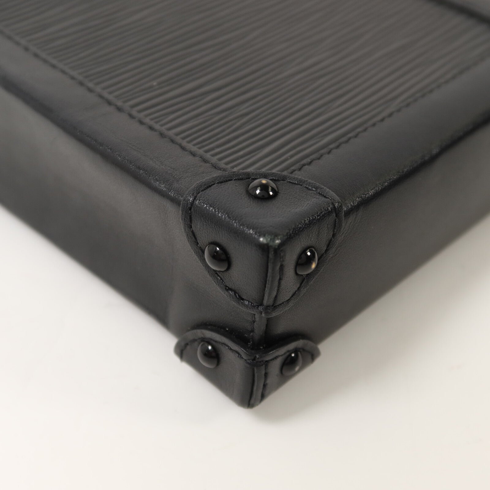 LOUIS VUITTON Epi Pochette Trunk Verticale鏈帶肩背袋