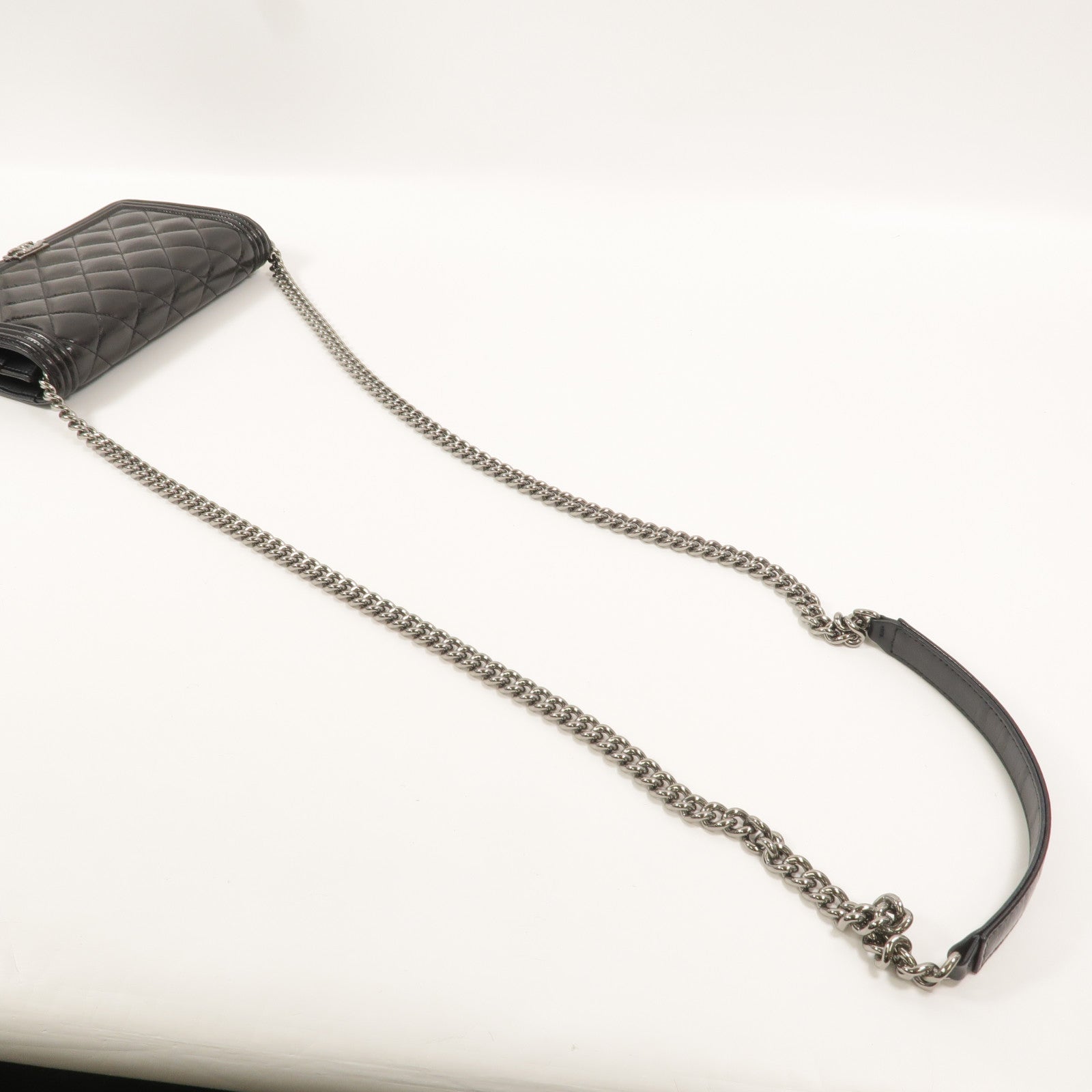 CHANEL 漆皮皮革WOC Wallet On Chain鏈帶肩背袋