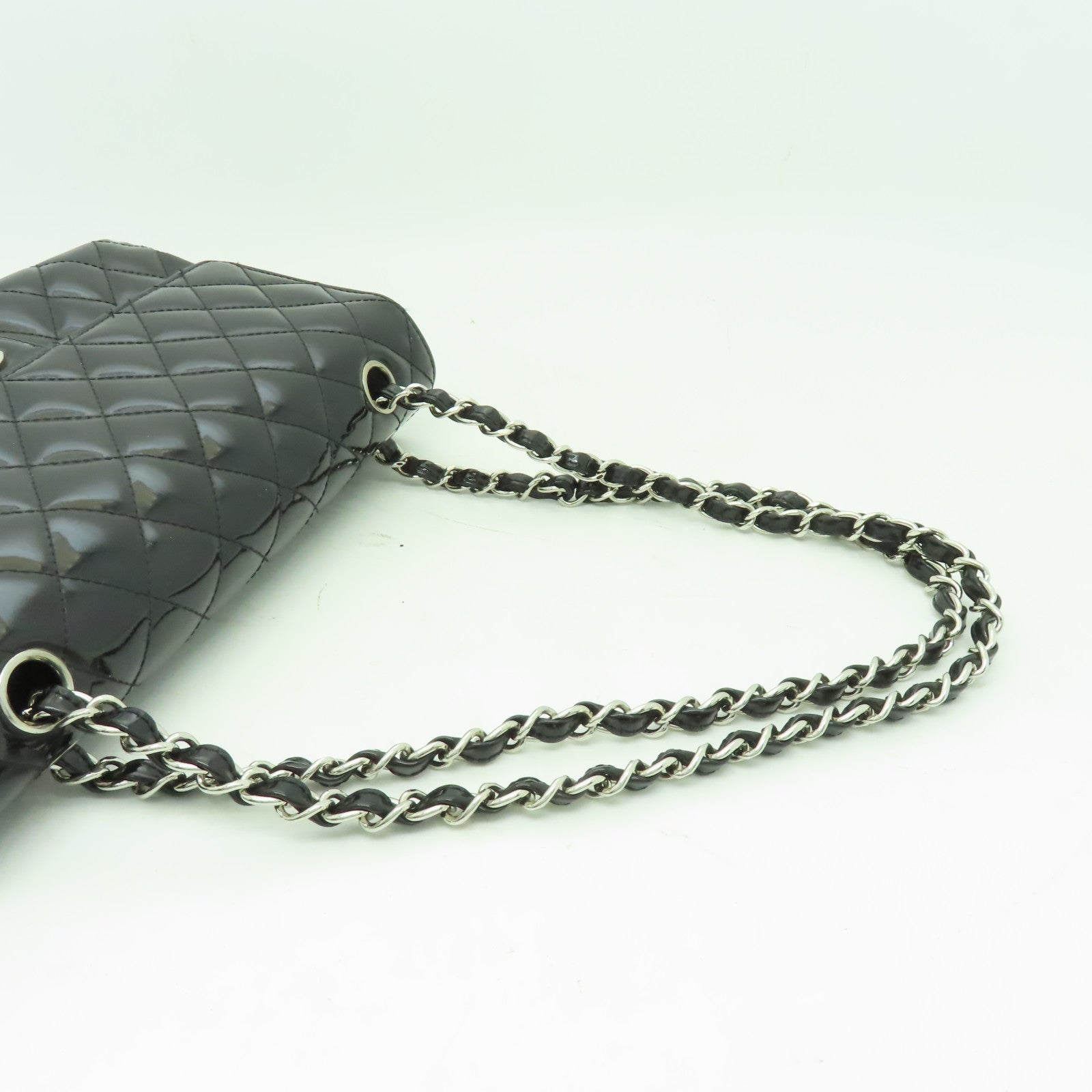 CHANEL 【清倉大減價】菱格漆皮皮革Chain Shoulder銀扣鏈帶肩背袋黑色