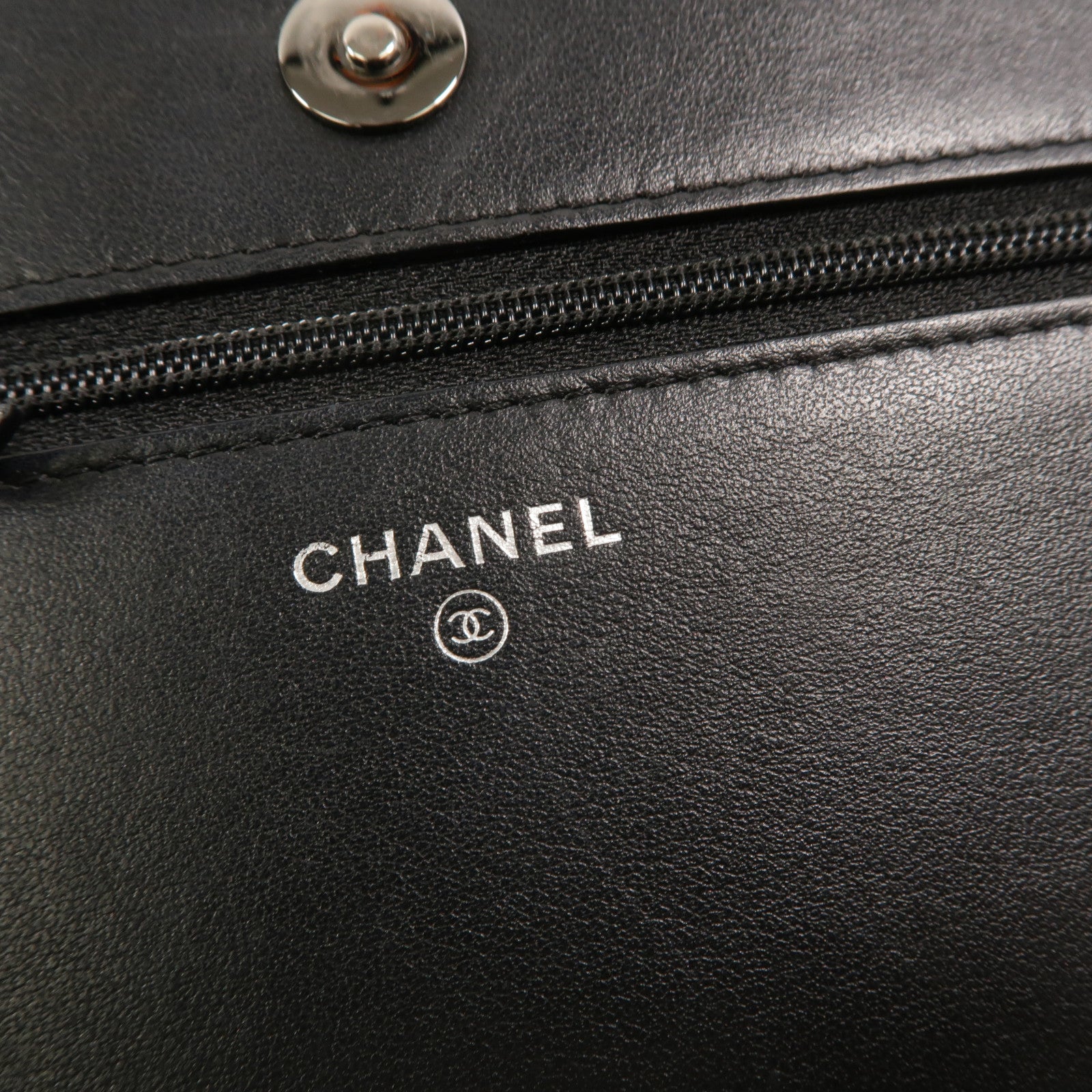 CHANEL 漆皮皮革WOC Wallet On Chain鏈帶肩背袋