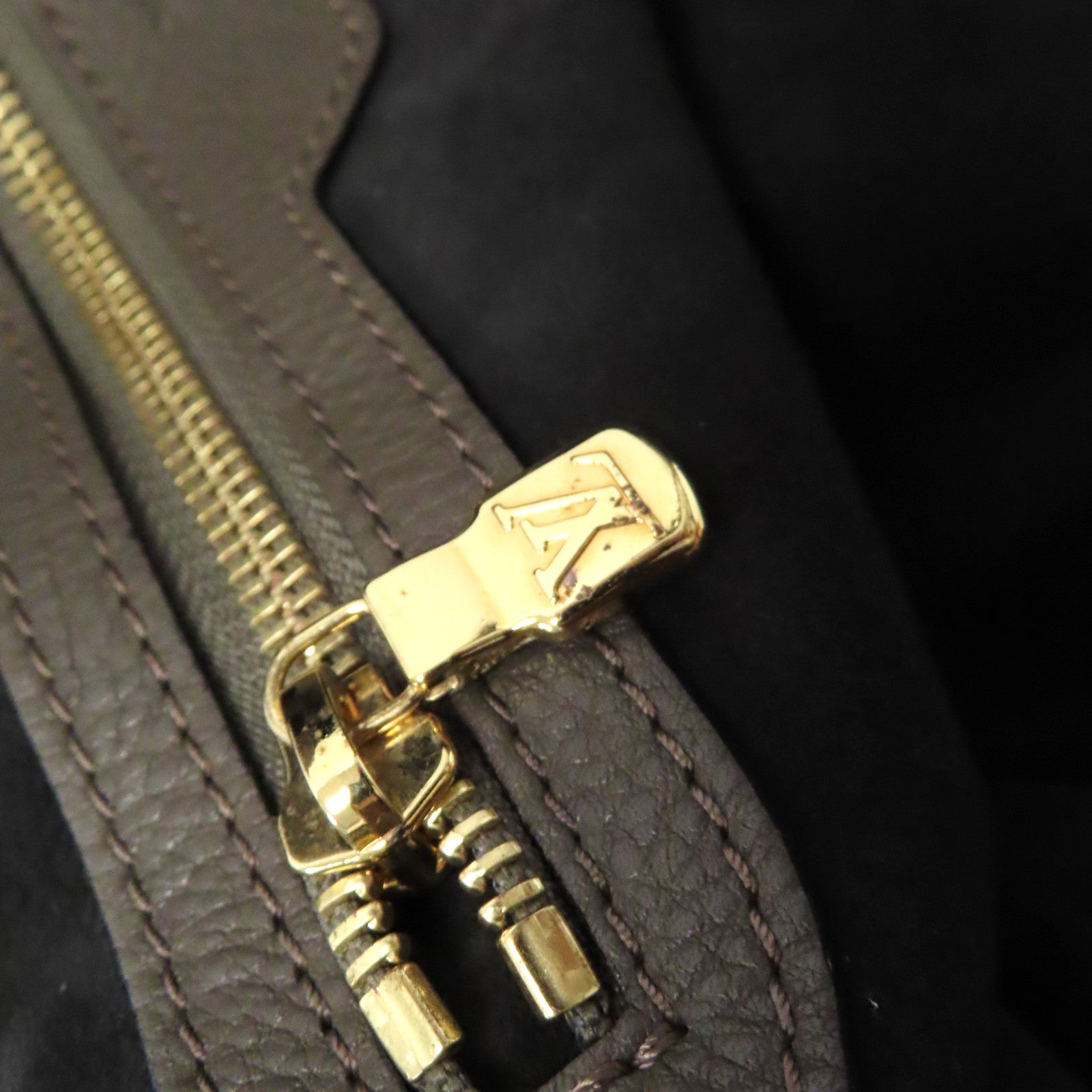 LOUIS VUITTON 【激減優惠】Mahina Ladies Mahina Leather金扣手挽袋灰色