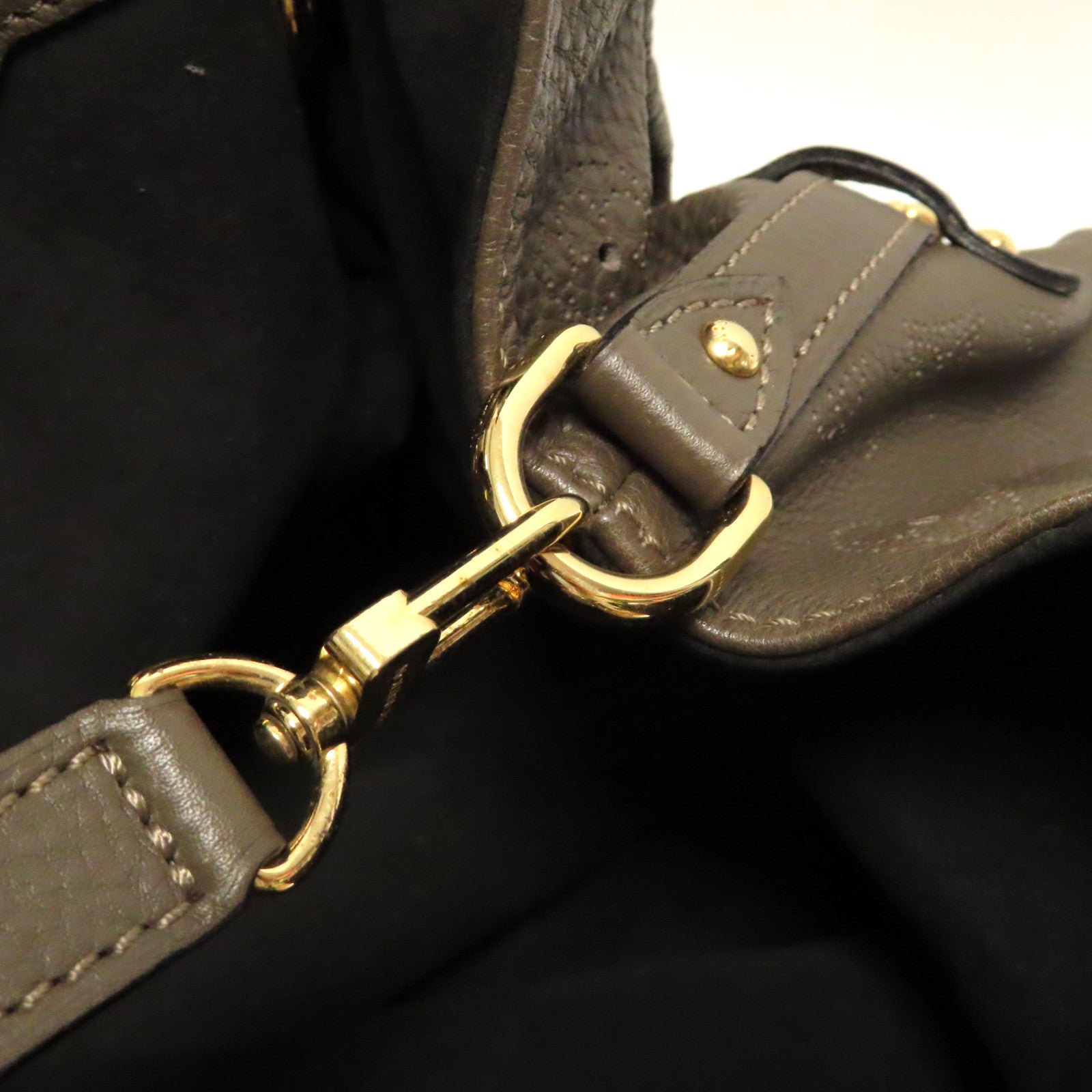 LOUIS VUITTON 【激減優惠】Mahina Ladies Mahina Leather金扣手挽袋灰色