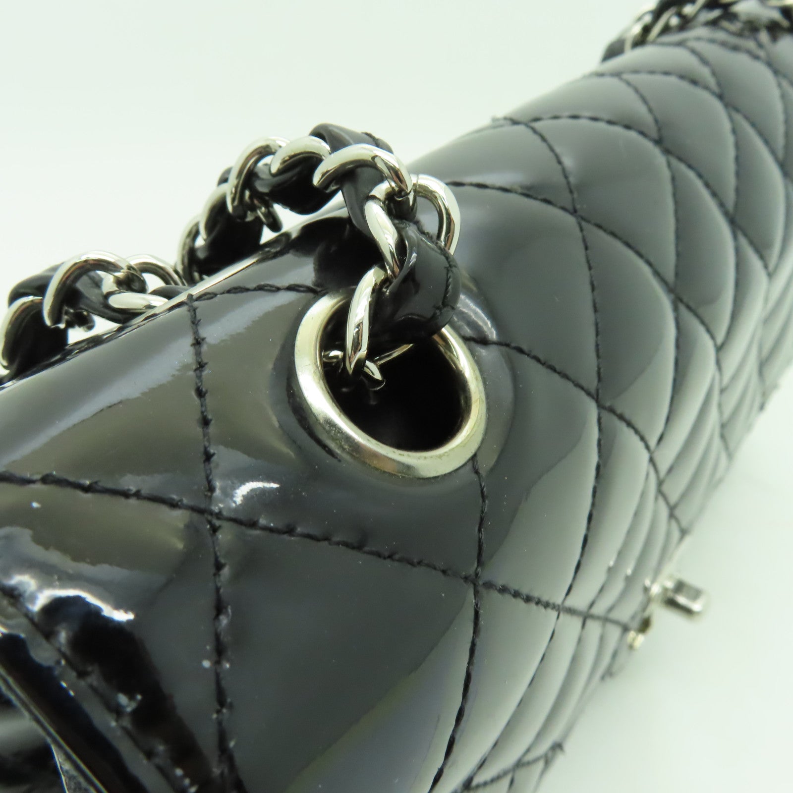 CHANEL 【清倉大減價】菱格漆皮皮革Chain Shoulder銀扣鏈帶肩背袋黑色