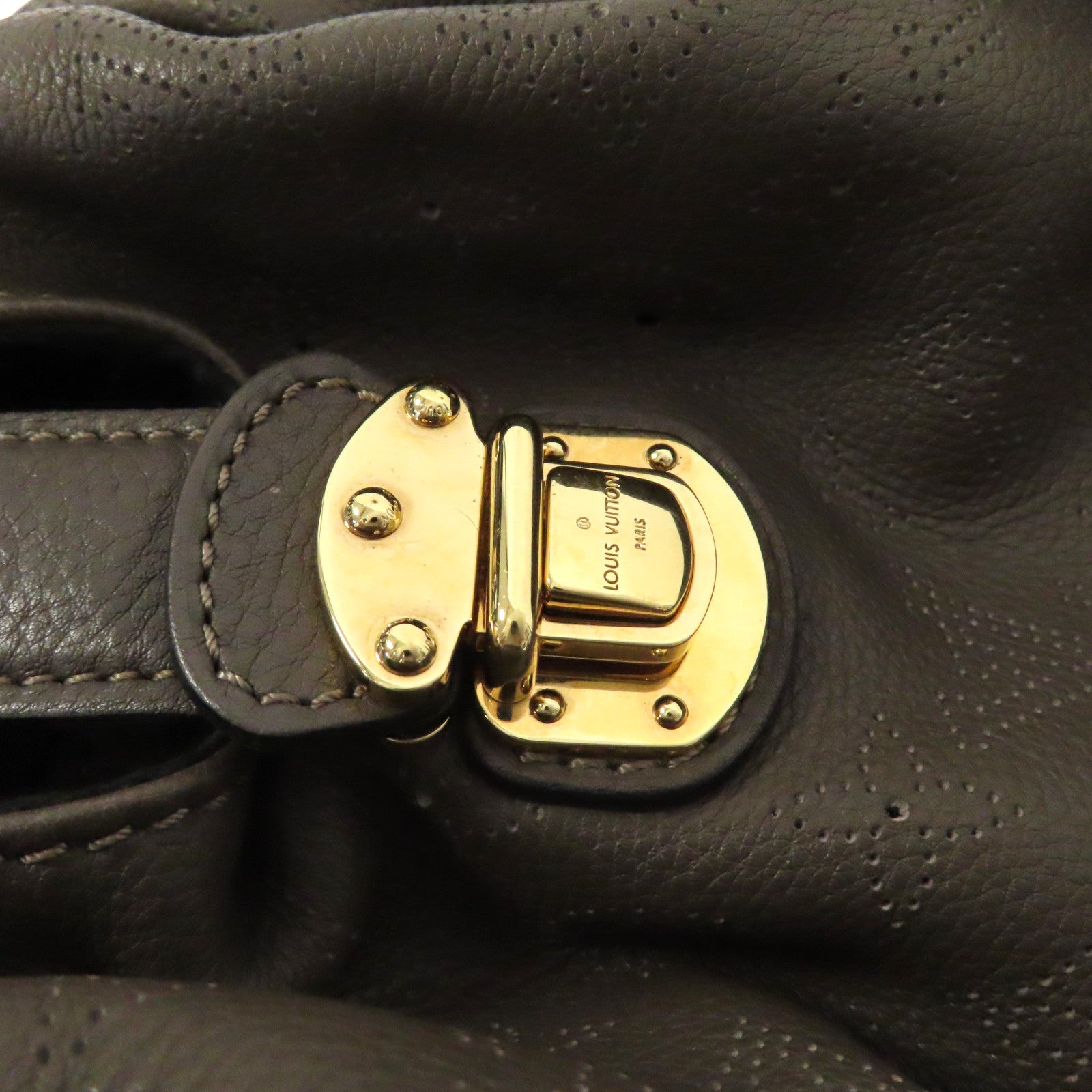 LOUIS VUITTON 【激減優惠】Mahina Ladies Mahina Leather金扣手挽袋灰色