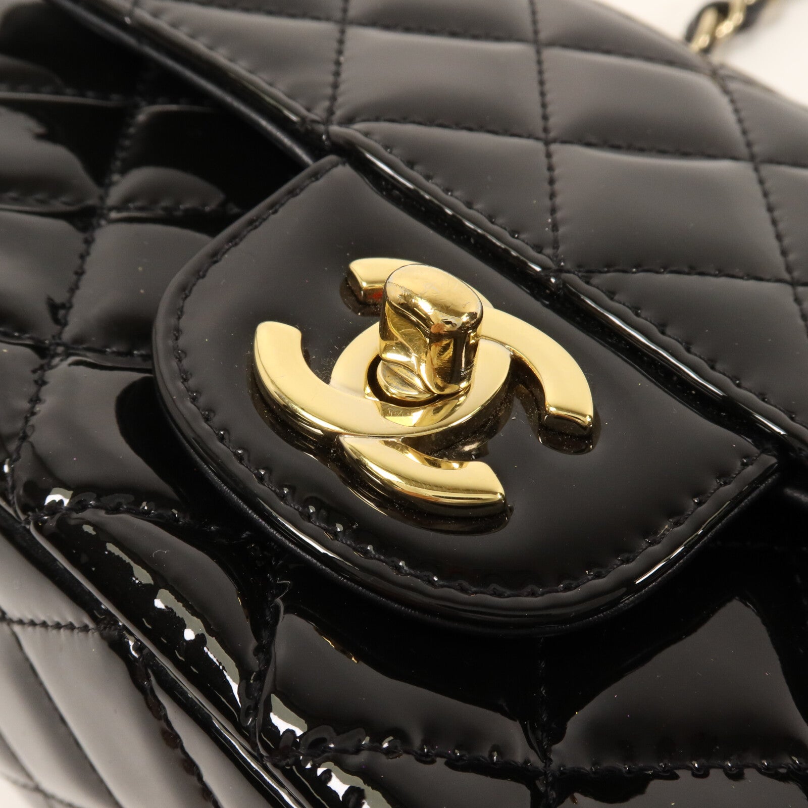 CHANEL 漆皮皮革Mini Classic 20鏈帶肩背袋