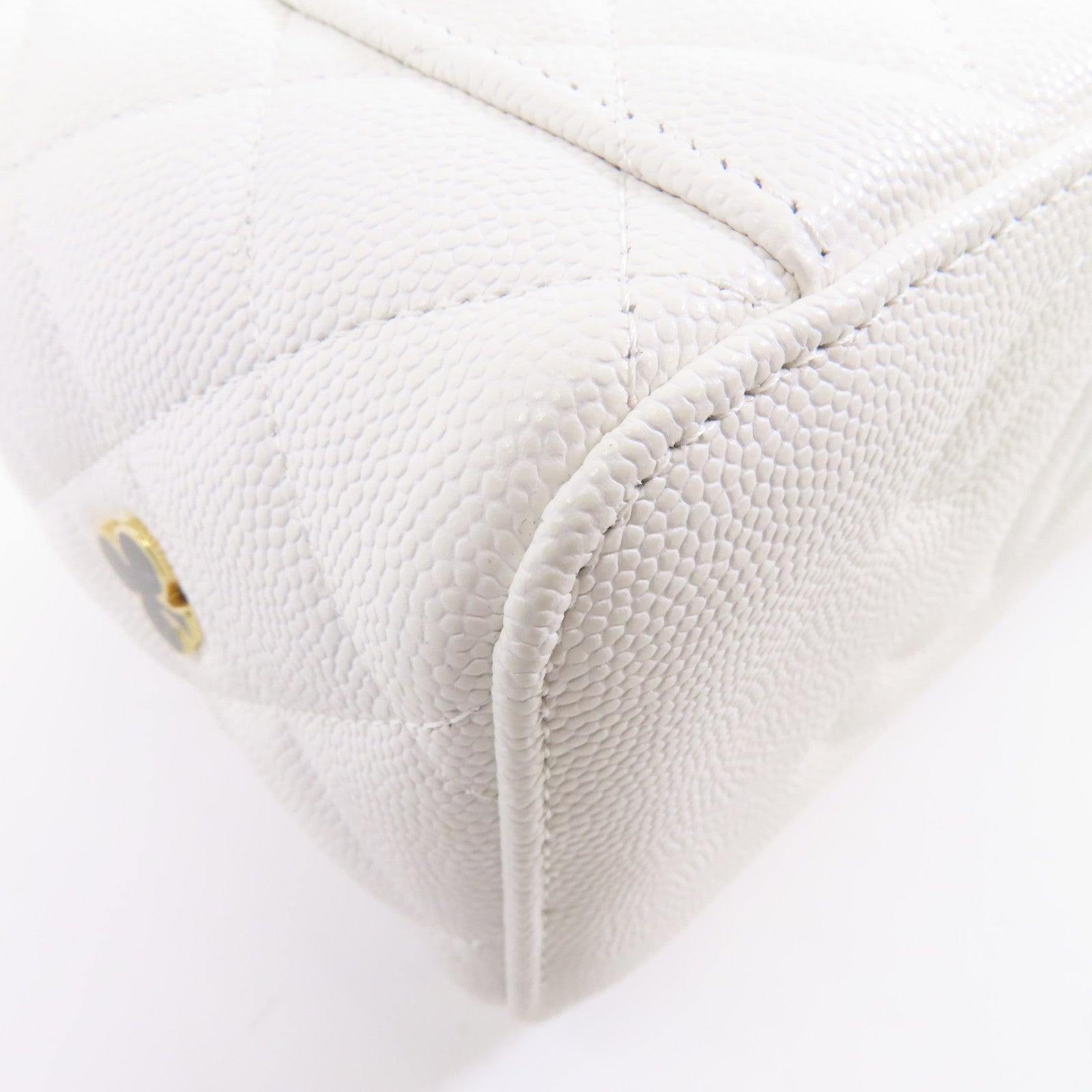 CHANEL 菱格Caviar皮革Vanity Case金扣鏈帶肩背袋白色