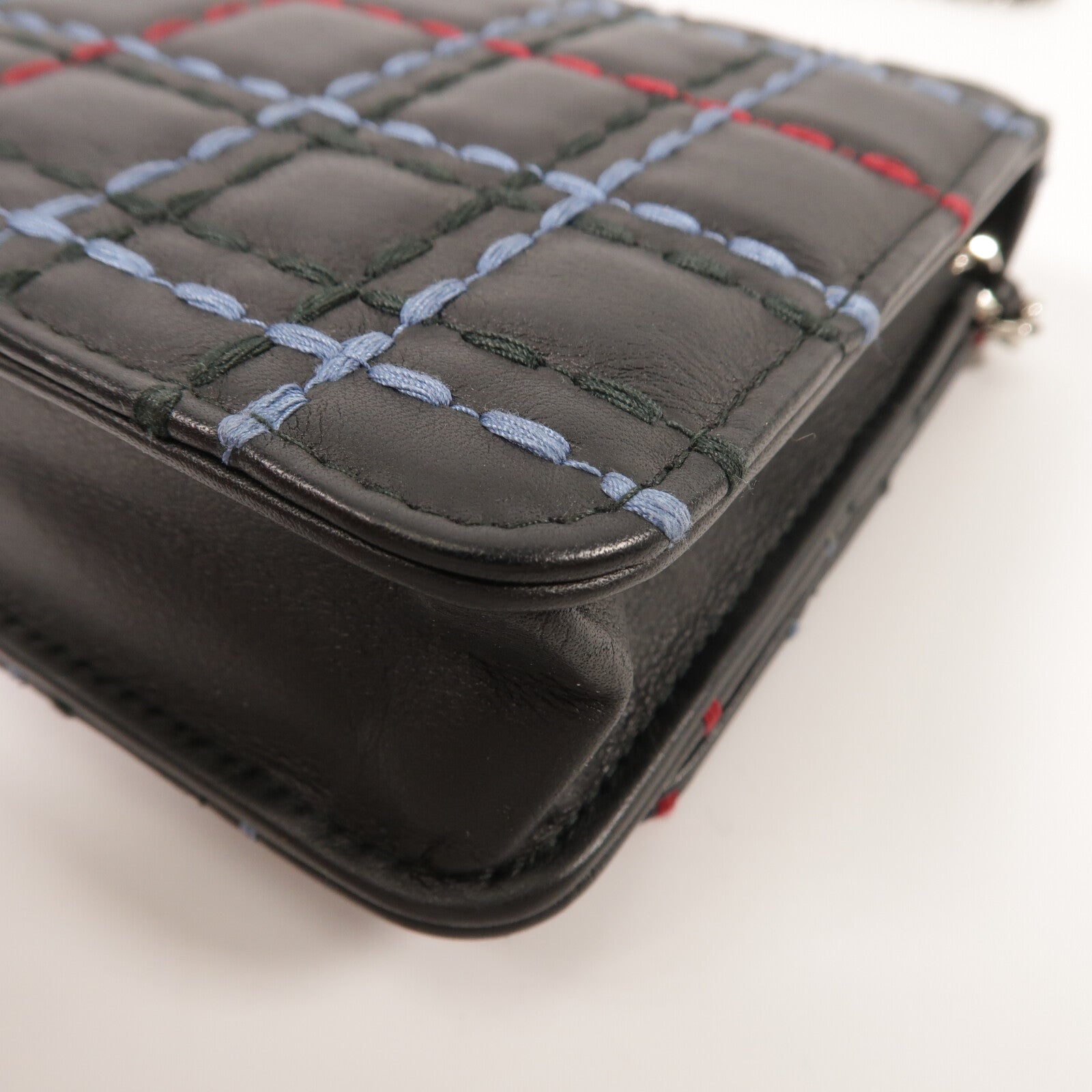 CHANEL 牛皮皮革WOC Wallet On Chain鏈帶肩背袋