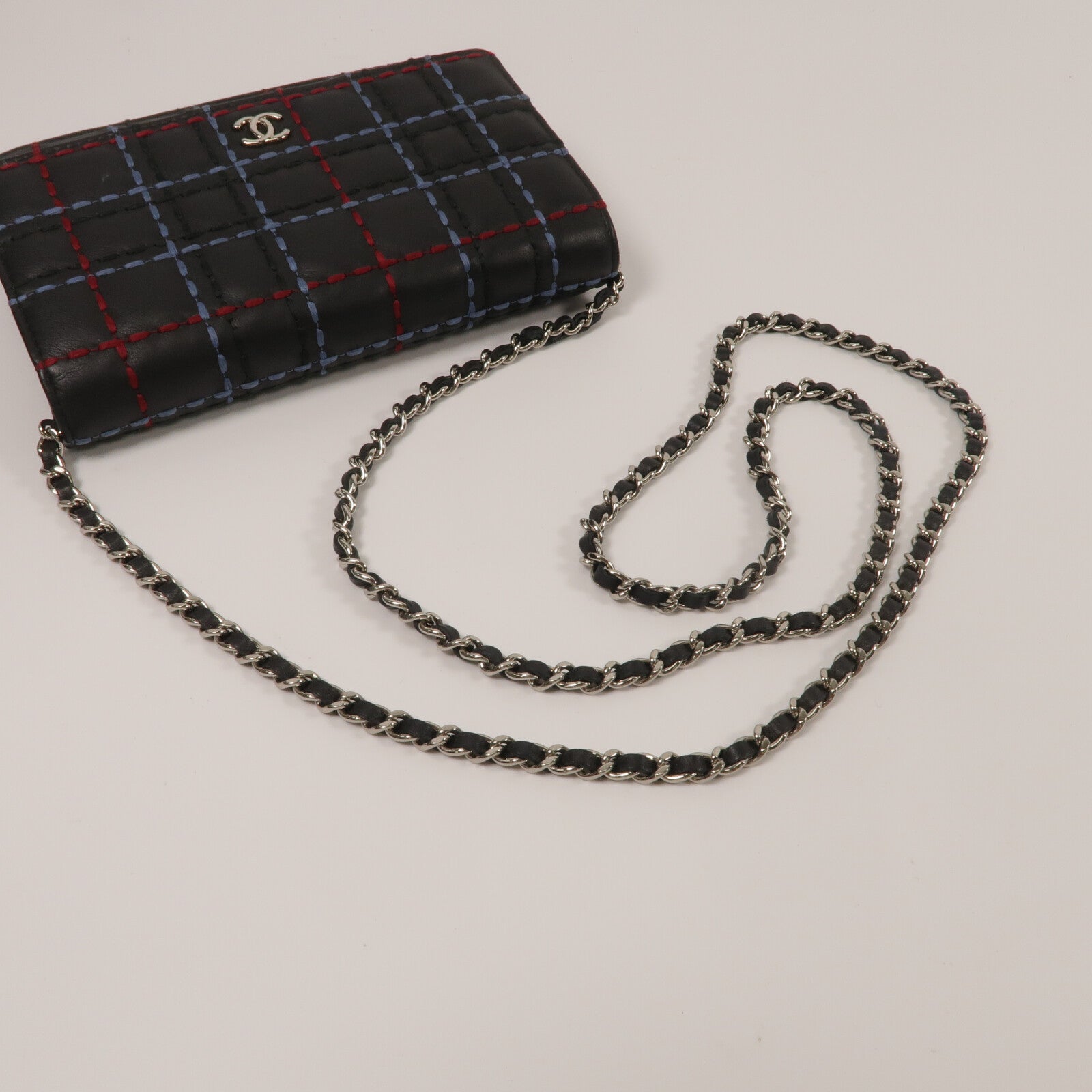 CHANEL 牛皮皮革WOC Wallet On Chain鏈帶肩背袋