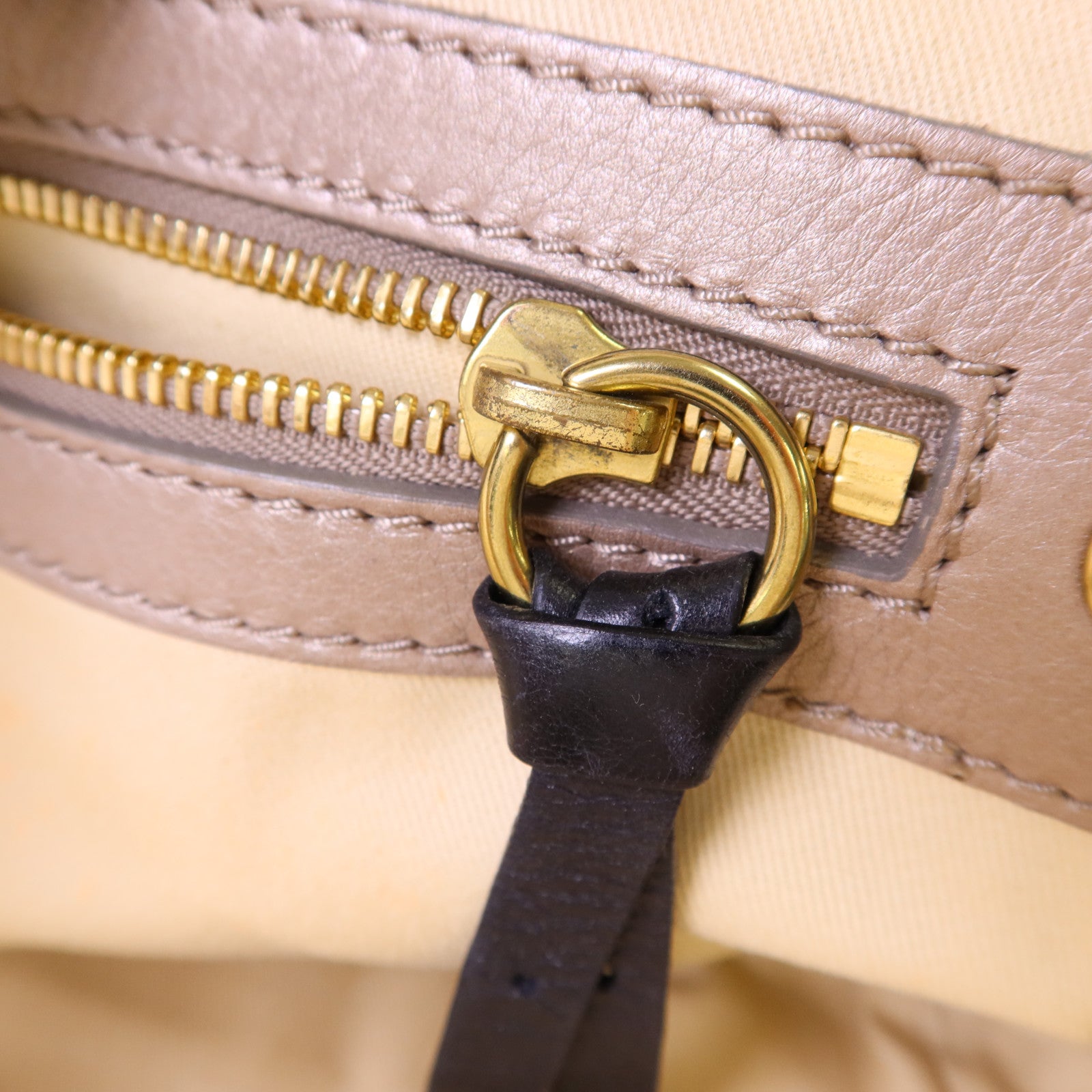 Chloe 牛皮皮革Handbag金扣手挽袋