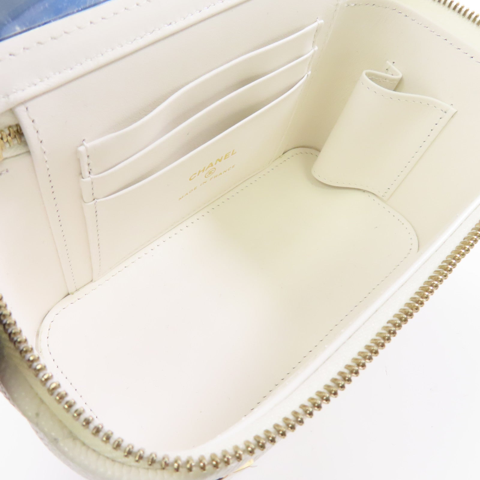 CHANEL 菱格Caviar皮革Vanity Case金扣鏈帶肩背袋白色