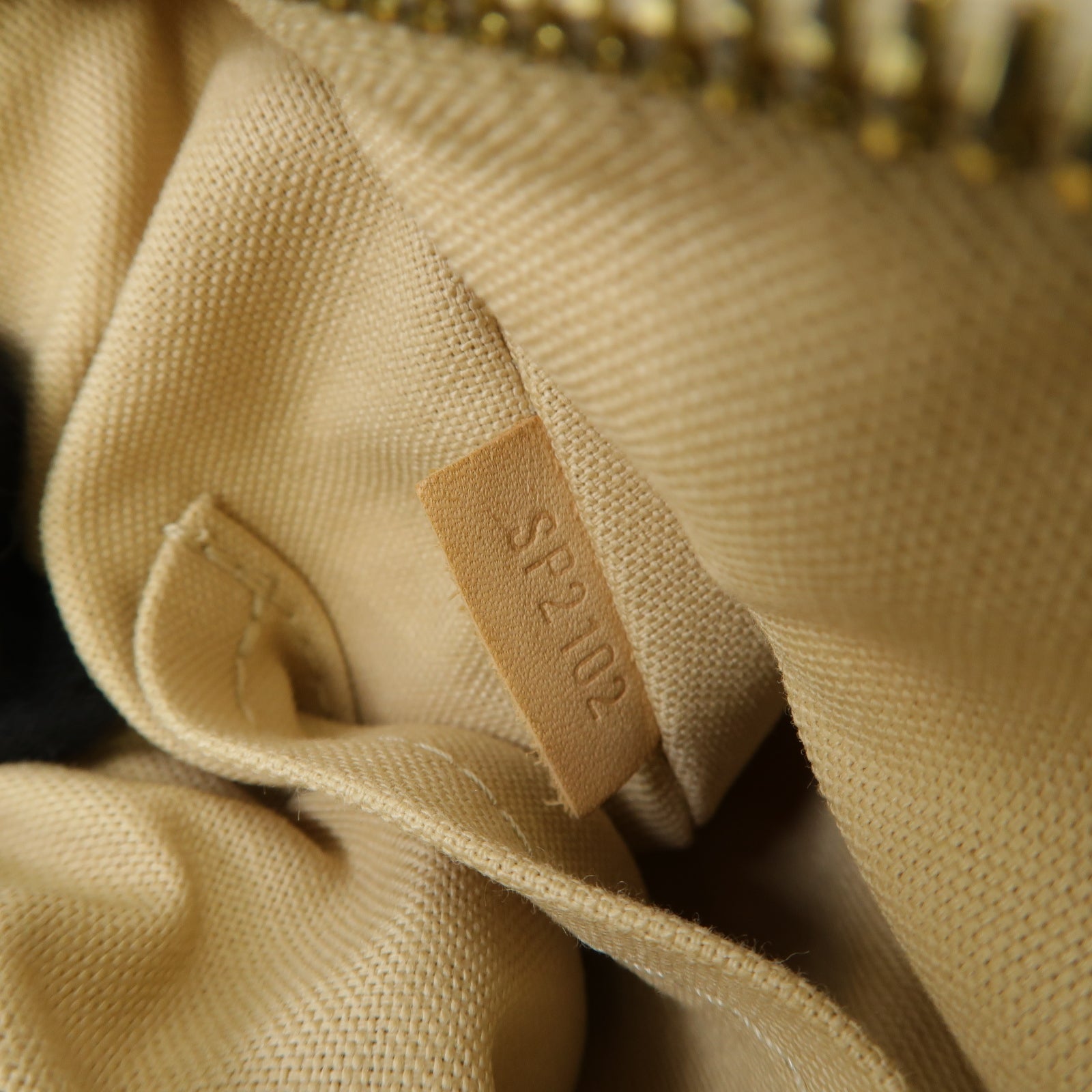 LOUIS VUITTON Damier Azur Siracusa PM金扣肩背袋白色