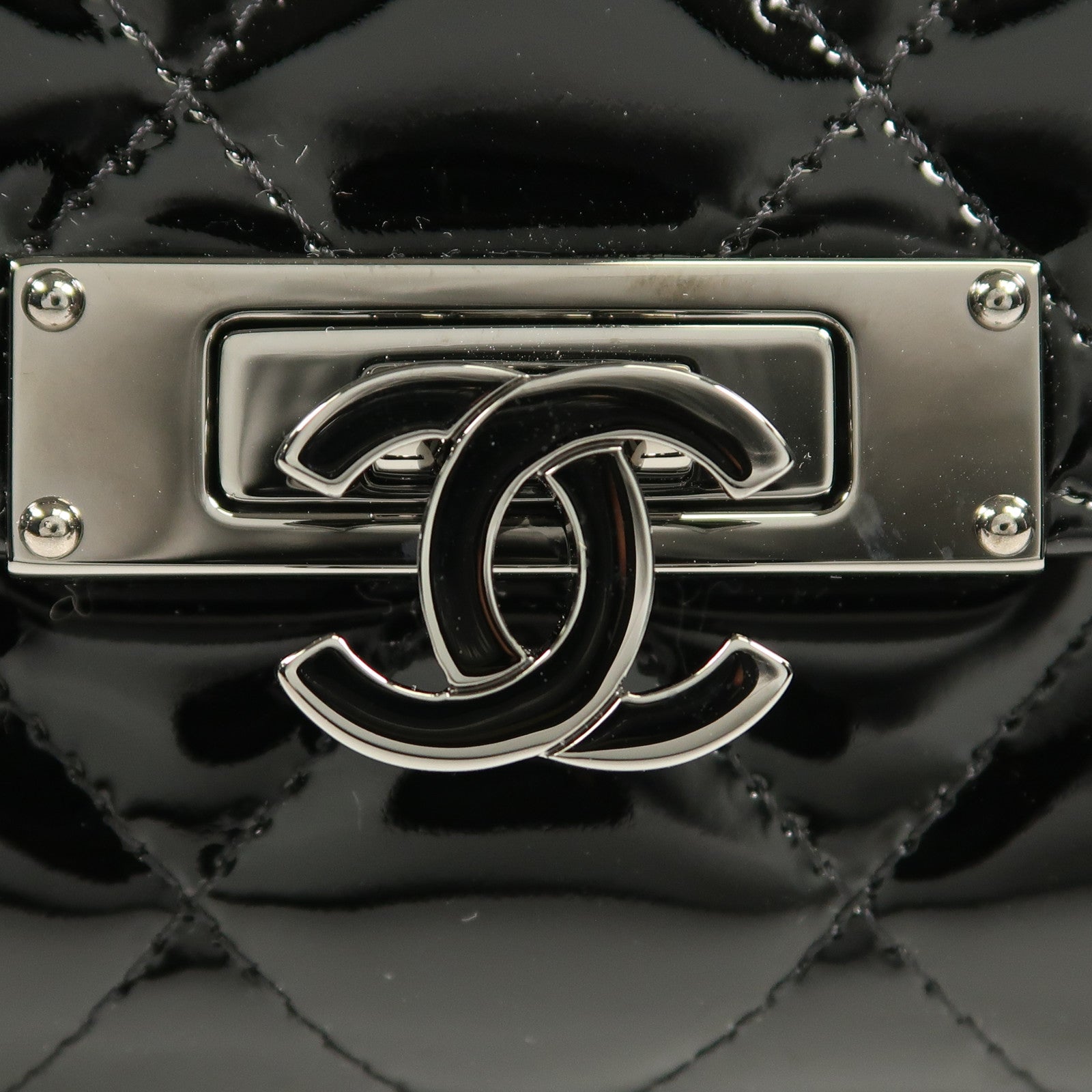 CHANEL 漆皮皮革Shoulder Bag銀扣鏈帶肩背袋