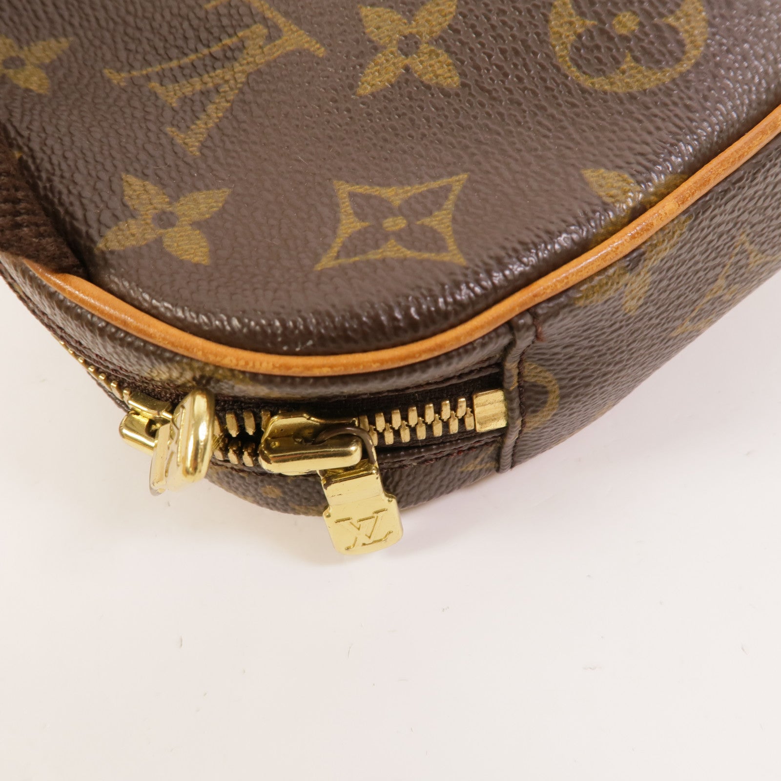 LOUIS VUITTON Monogram Pochette Gange金扣肩背袋