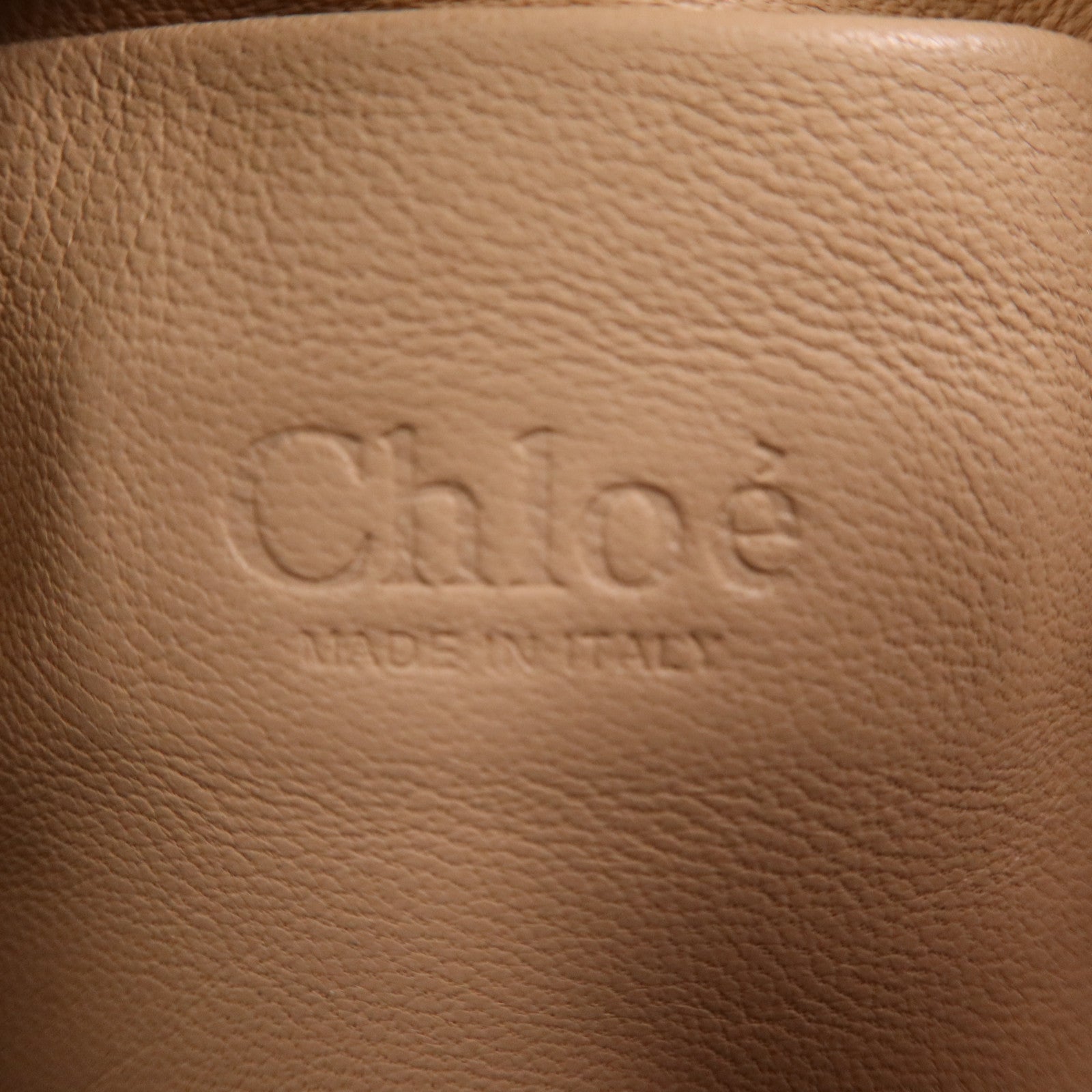 Chloe 羊皮皮革Pouch金扣手拿包