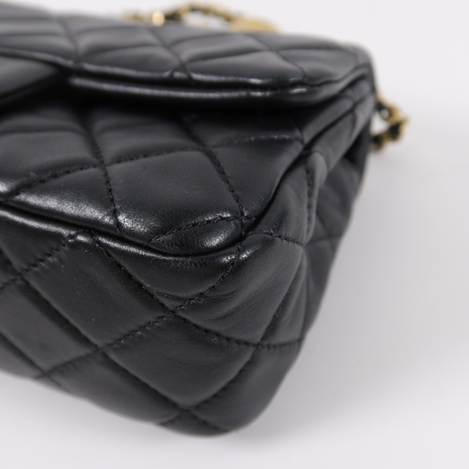 CHANEL 羊皮皮革Mini Classic 20 Gold Ball鏈帶肩背袋