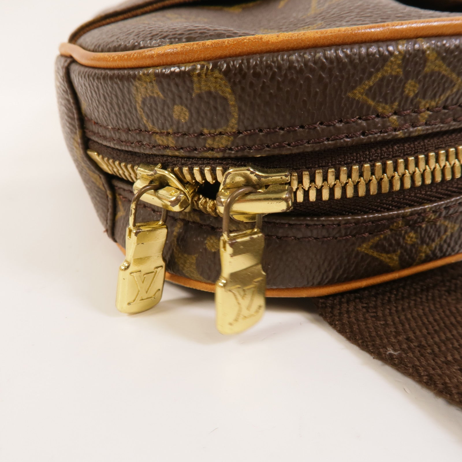 LOUIS VUITTON Monogram Pochette Gange金扣肩背袋