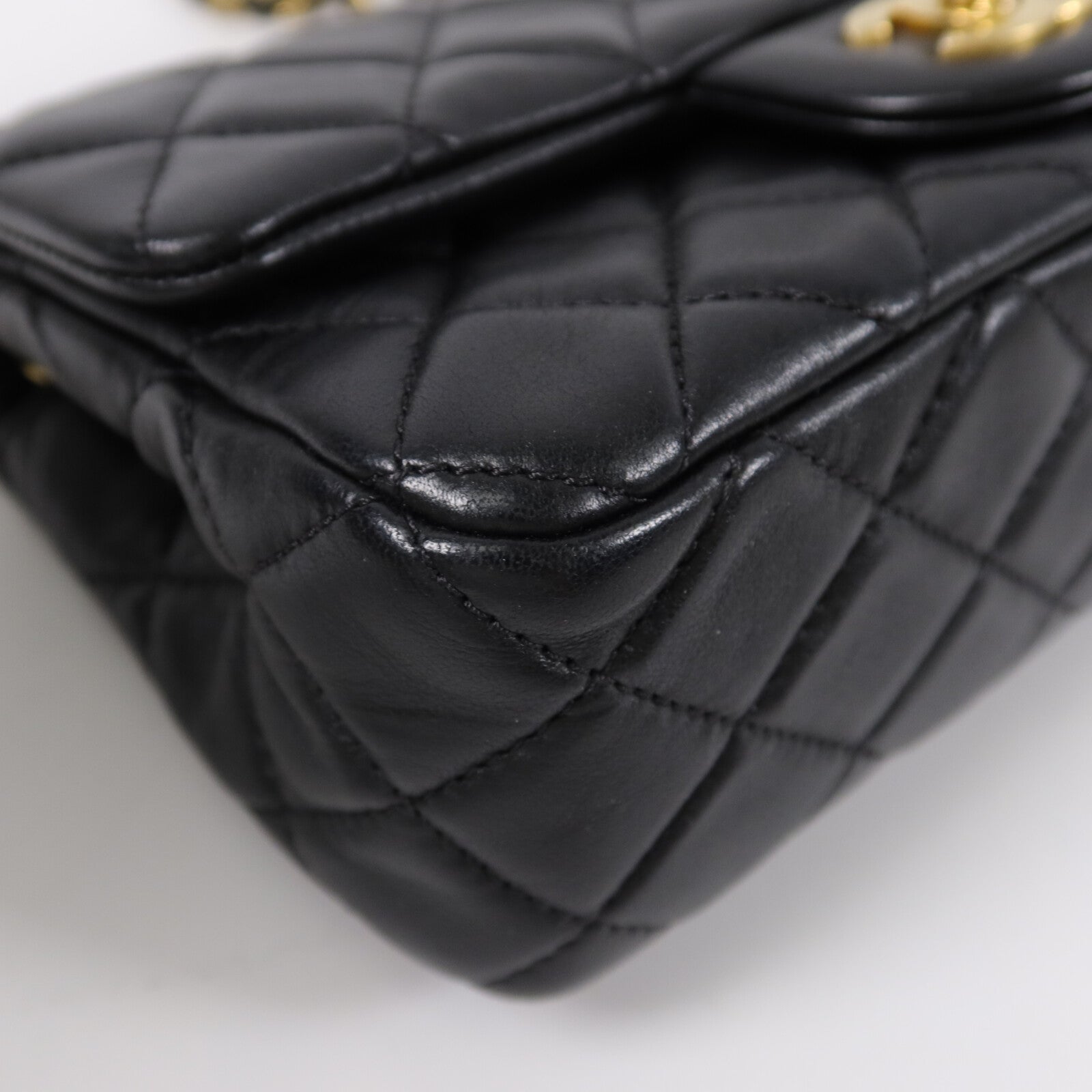 CHANEL 羊皮皮革Mini Classic 20 Gold Ball鏈帶肩背袋