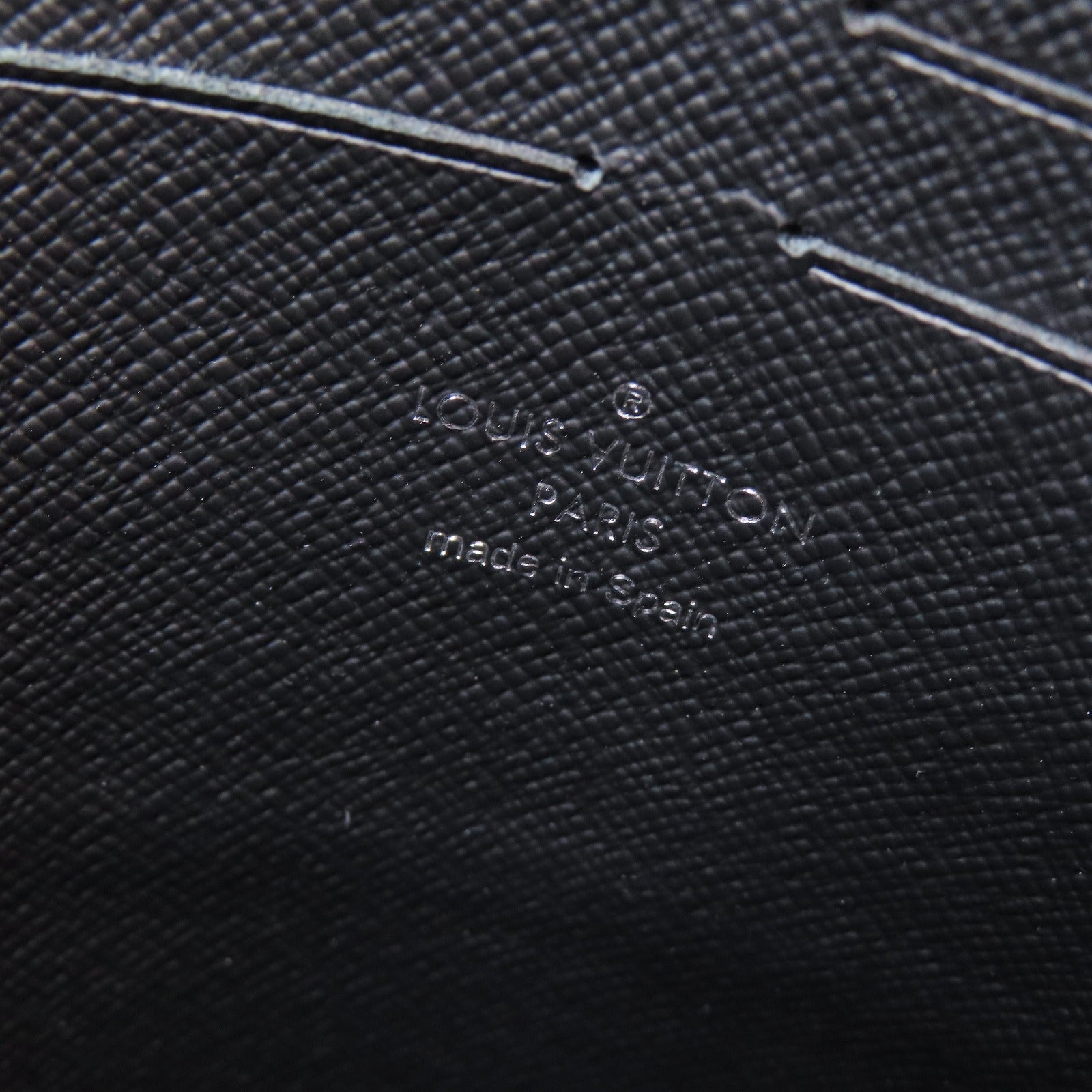 LOUIS VUITTON Monogram Eclipse Pochette Voyage MM銀扣手拿包黑色