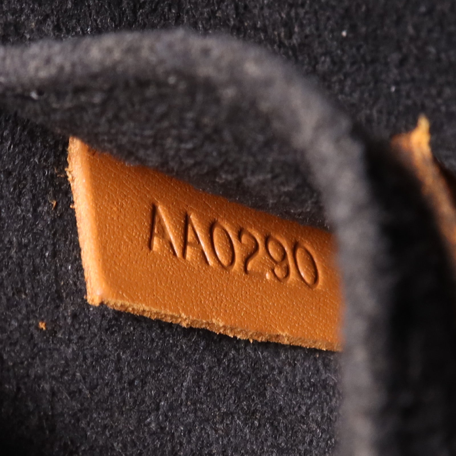 LOUIS VUITTON Monogram Reverse Mini Dauphine金扣肩背袋