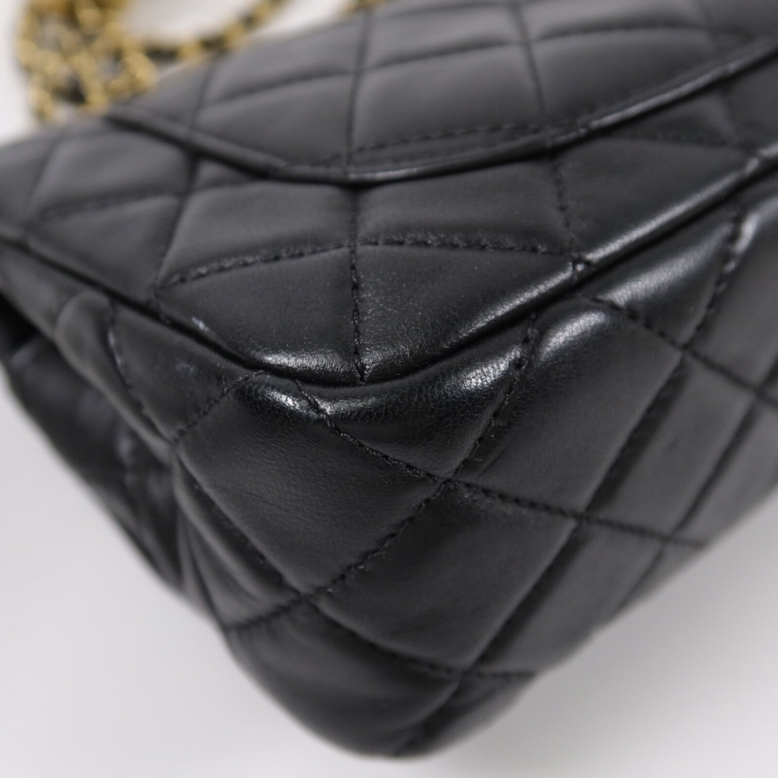 CHANEL 羊皮皮革Mini Classic 20 Gold Ball鏈帶肩背袋
