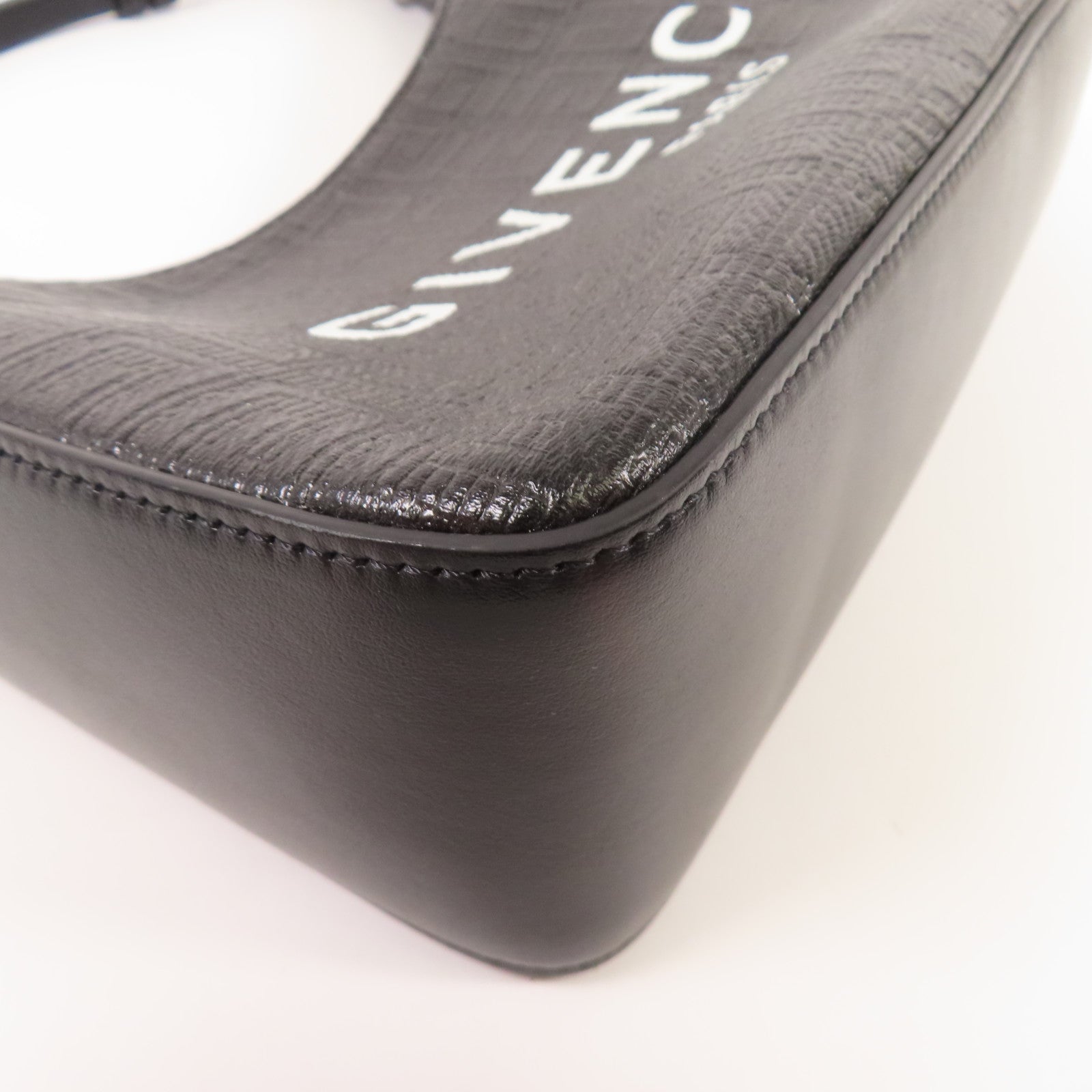 GIVENCHY 牛皮皮革Small Moon Cut Out Bag金扣肩背袋