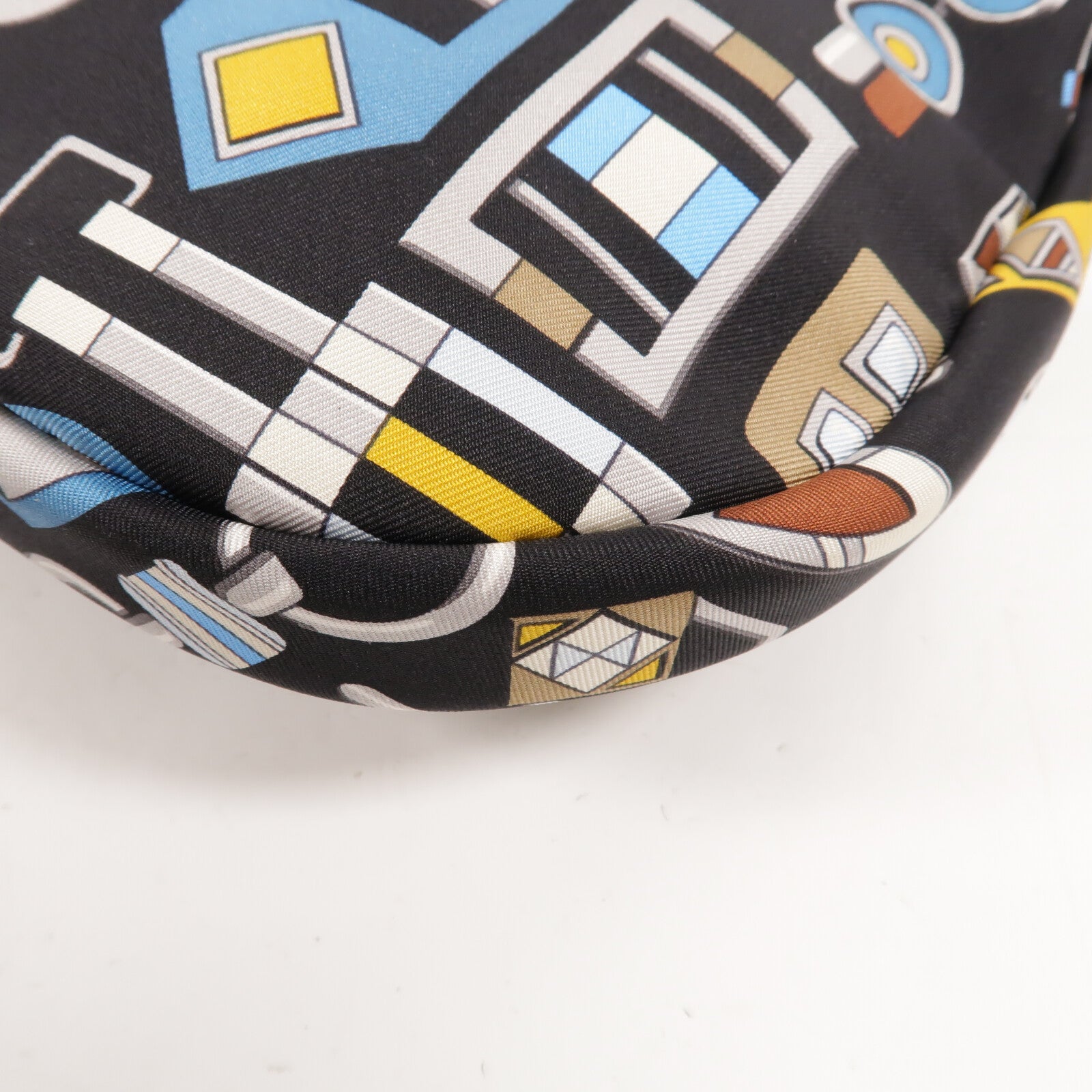 HERMES 絲質Sursoie To Go Pouch肩背袋Black