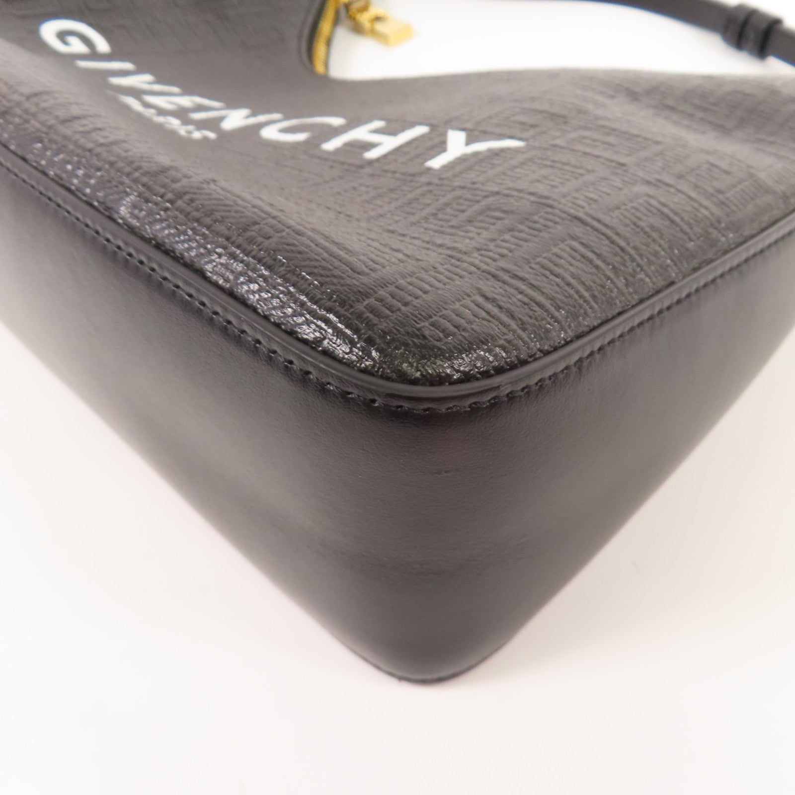 GIVENCHY 牛皮皮革Small Moon Cut Out Bag金扣肩背袋