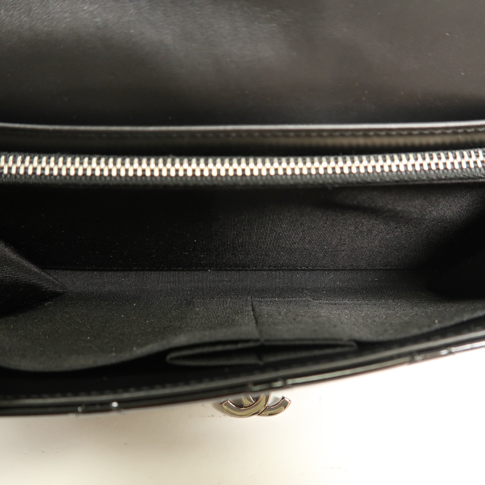 CHANEL 漆皮皮革Shoulder Bag銀扣鏈帶肩背袋