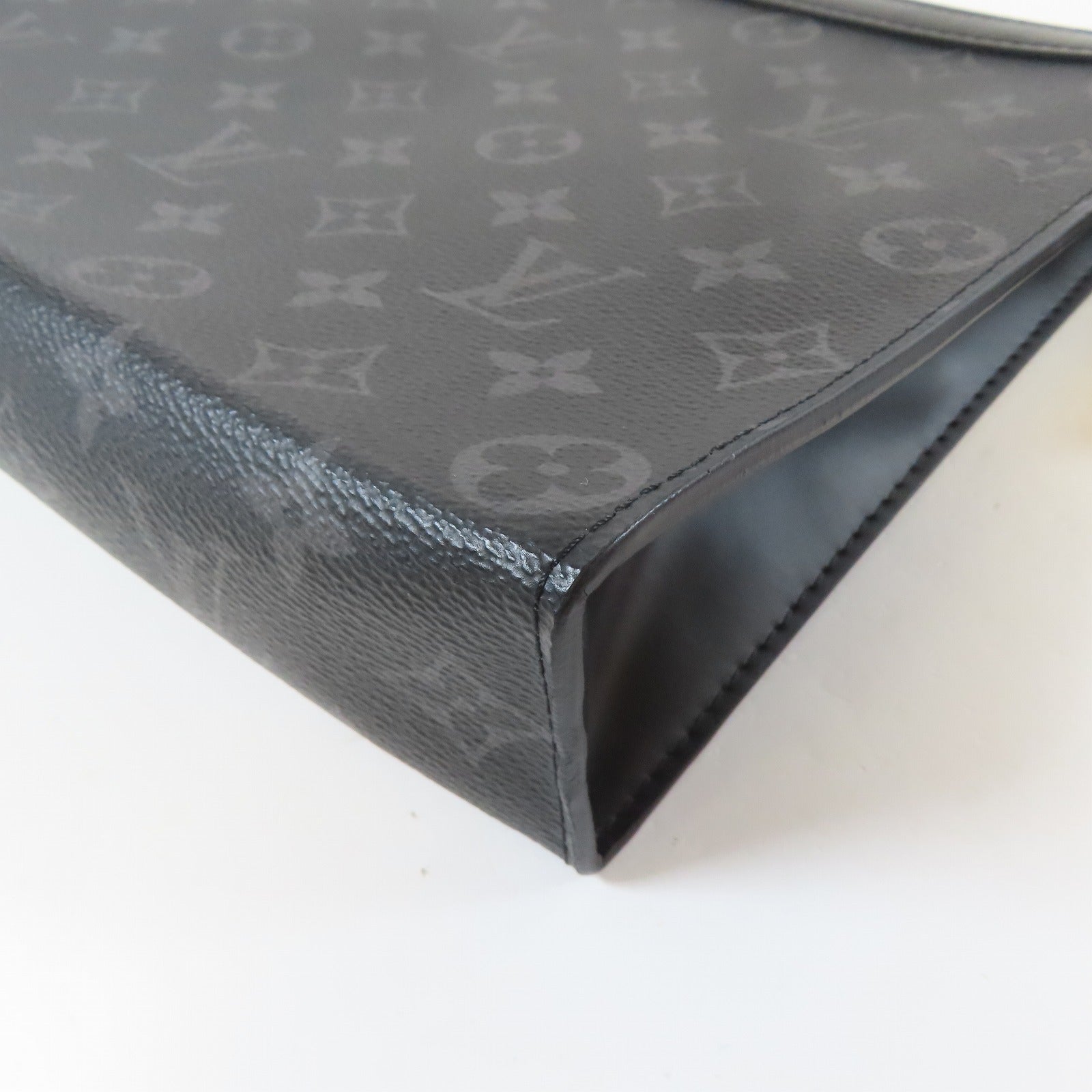 LOUIS VUITTON Monogram Eclipse Pochette Voyage MM銀扣手拿包黑色