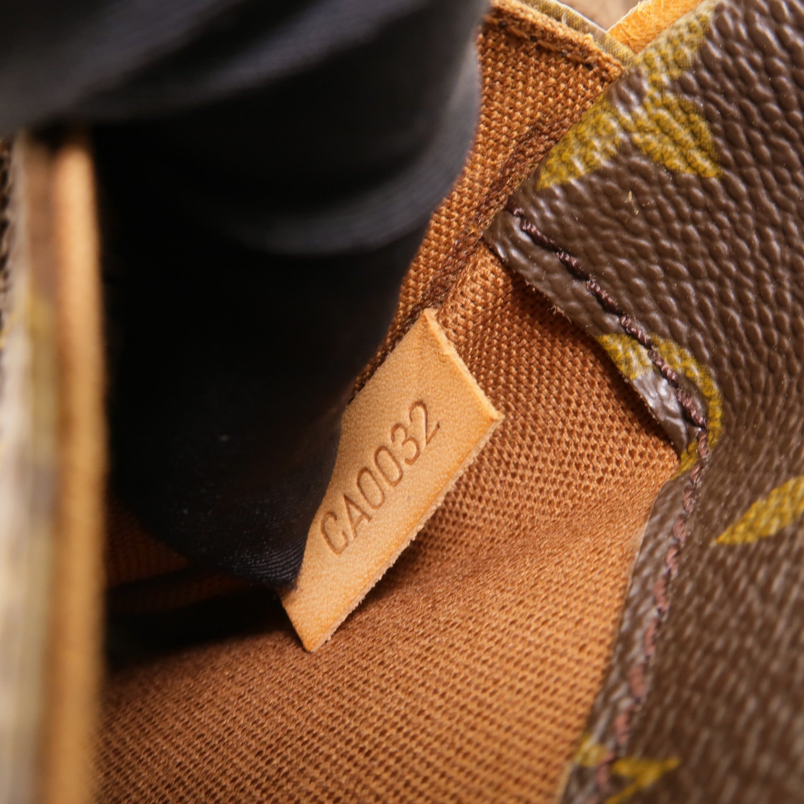LOUIS VUITTON Monogram Pochette Gange金扣肩背袋